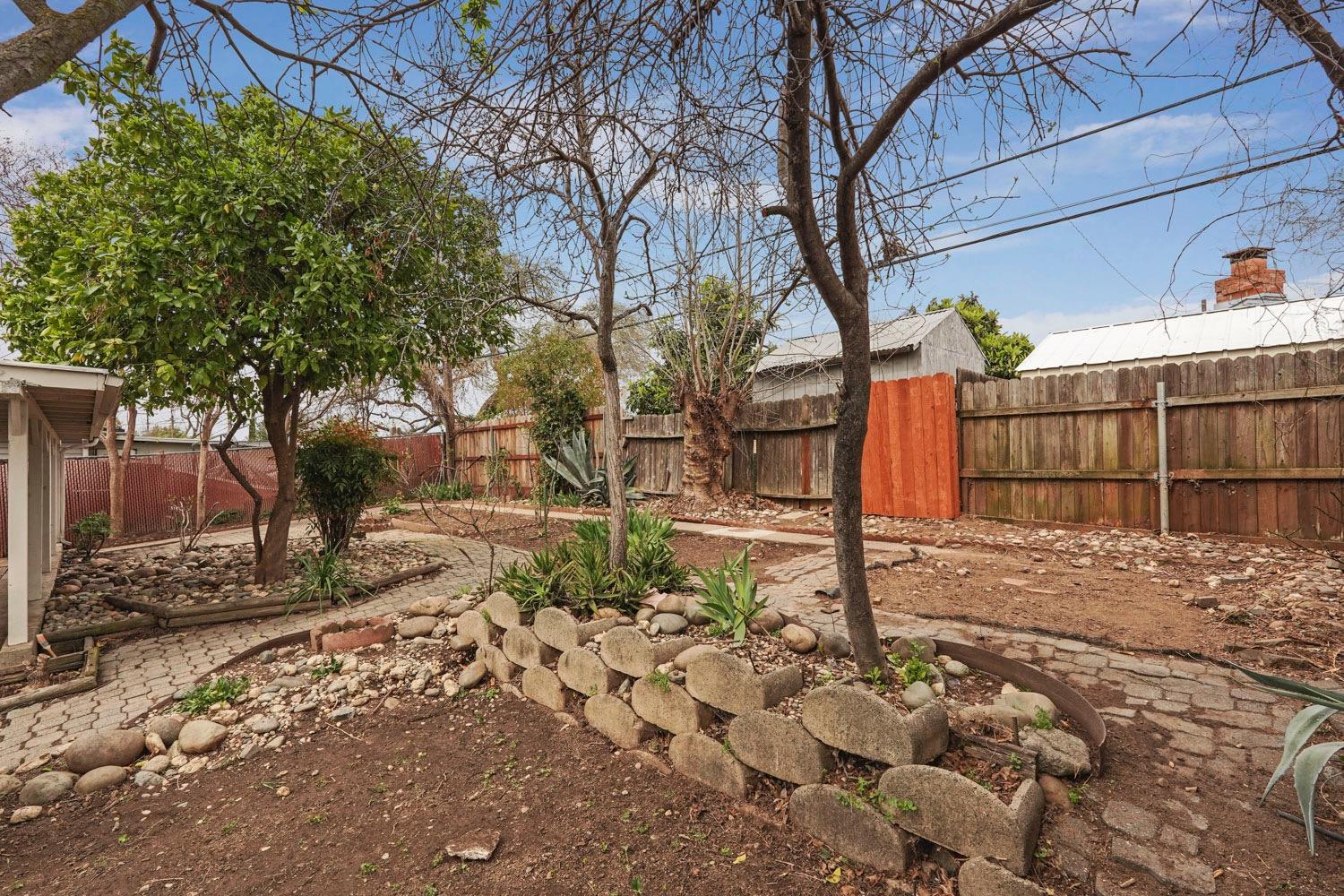 1945 Edwin Way