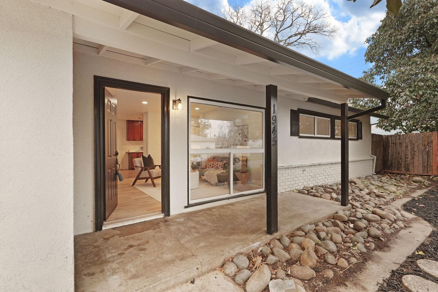 1945 Edwin Way