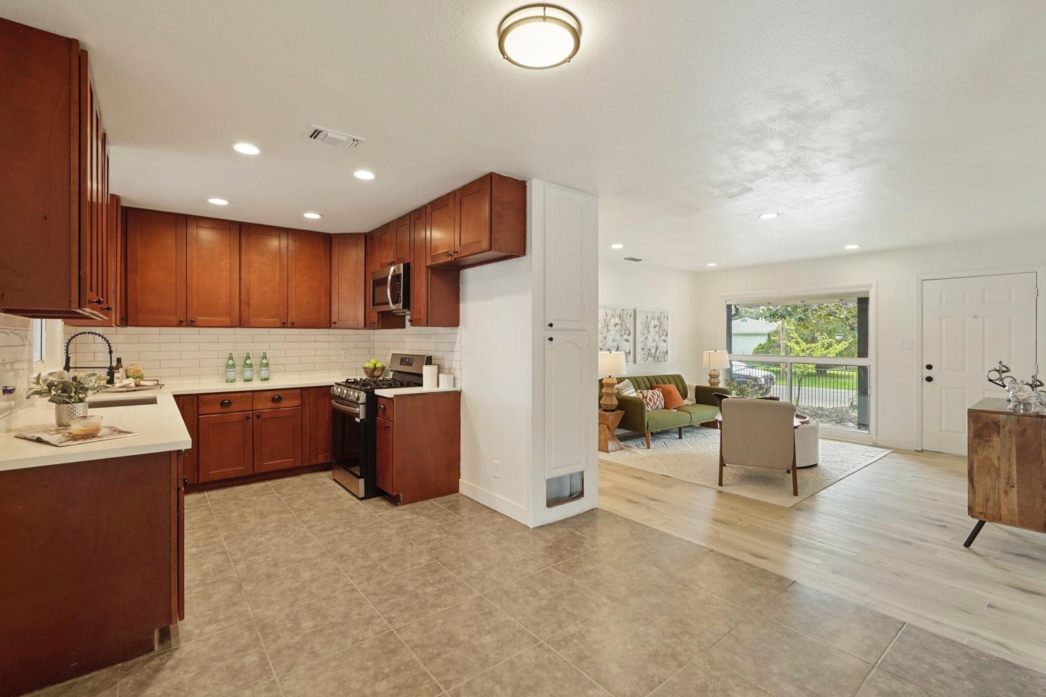 1945 Edwin Way
