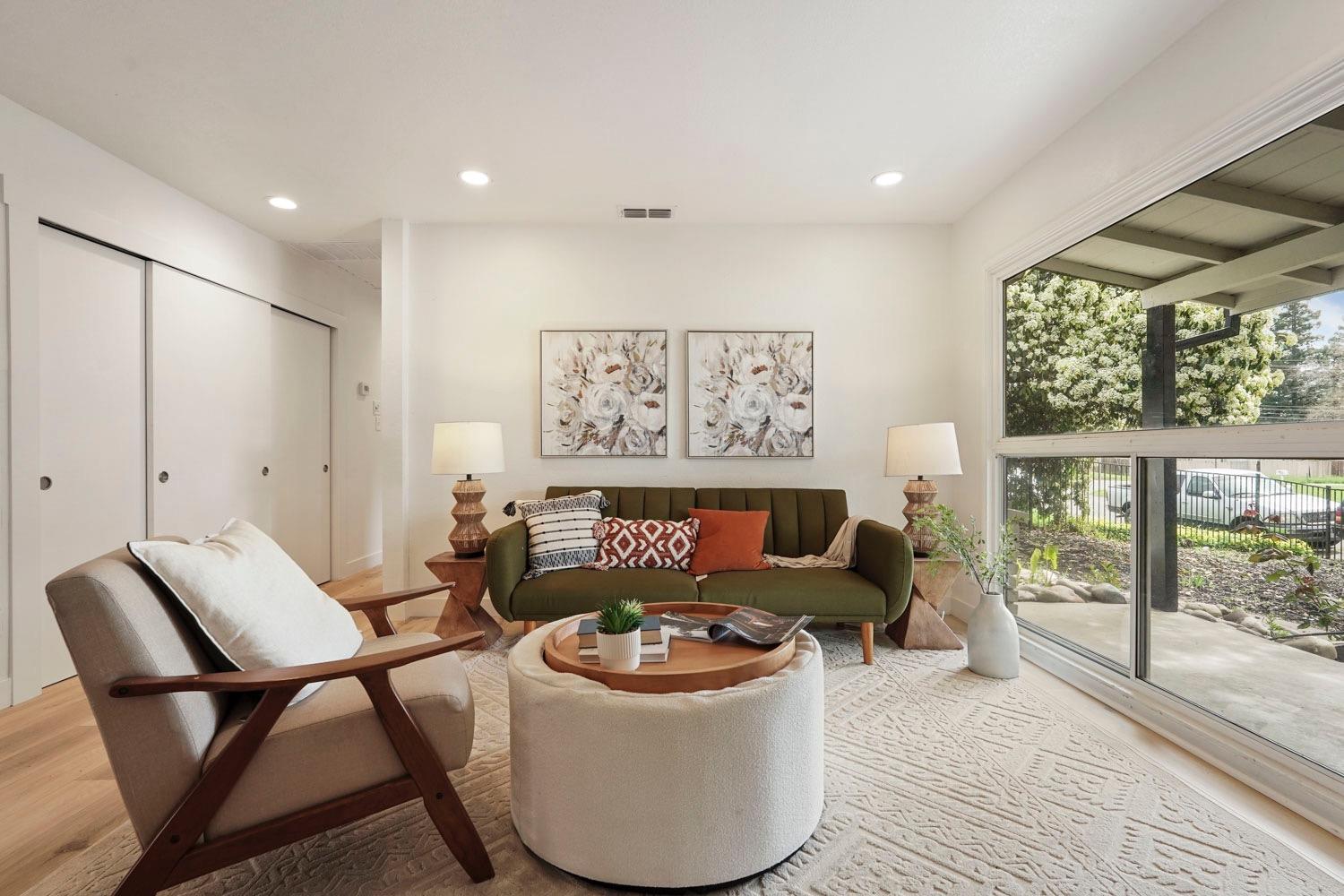1945 Edwin Way
