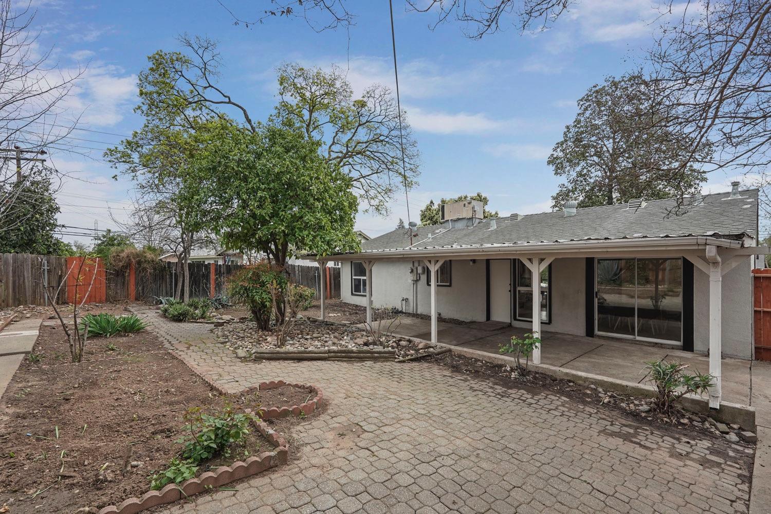 1945 Edwin Way