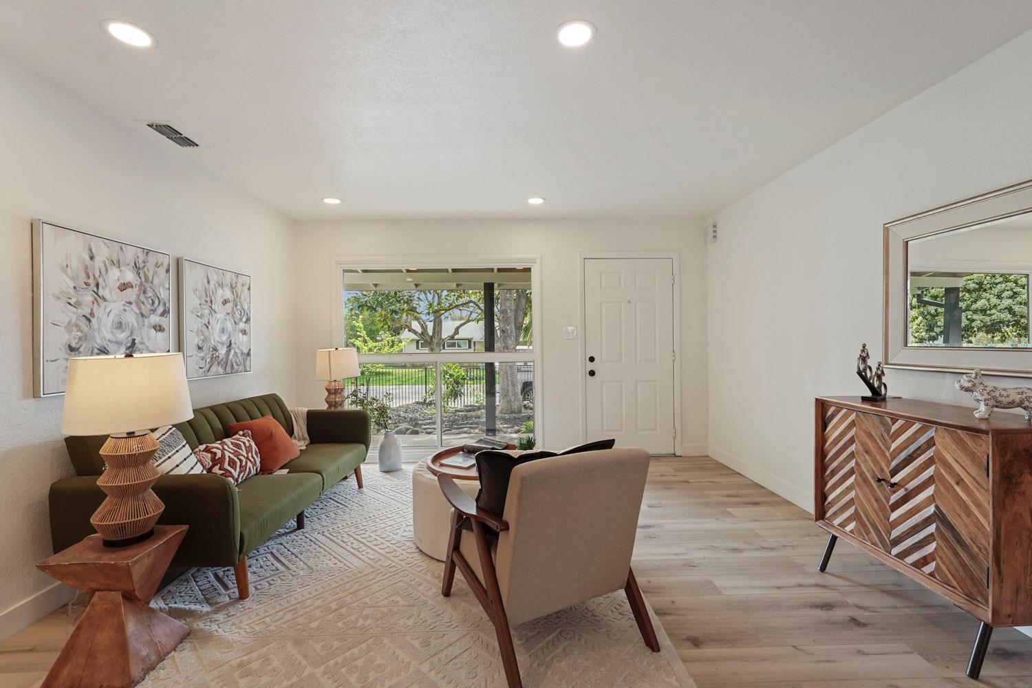 1945 Edwin Way