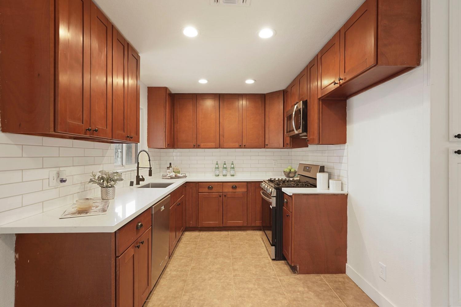 1945 Edwin Way