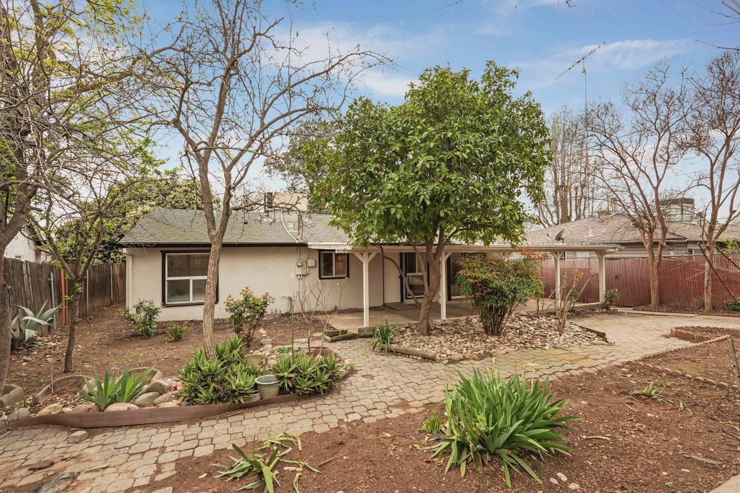 1945 Edwin Way