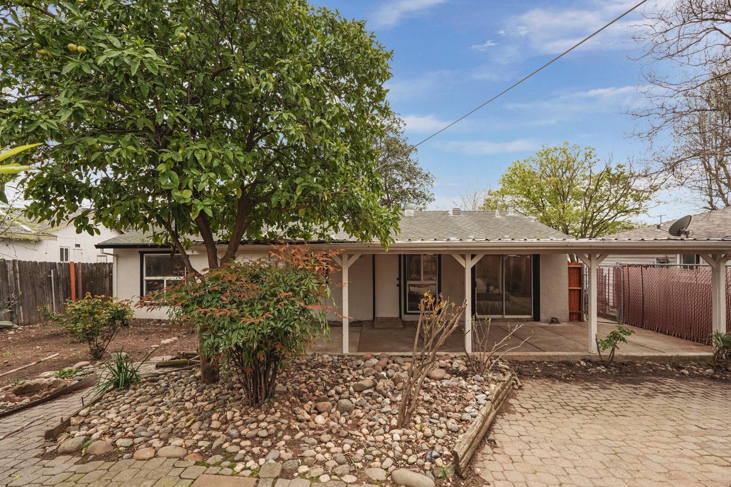 1945 Edwin Way