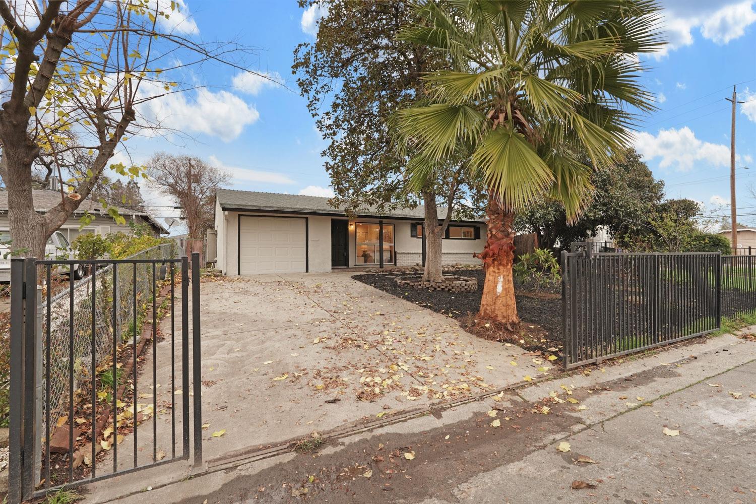 1945 Edwin Way
