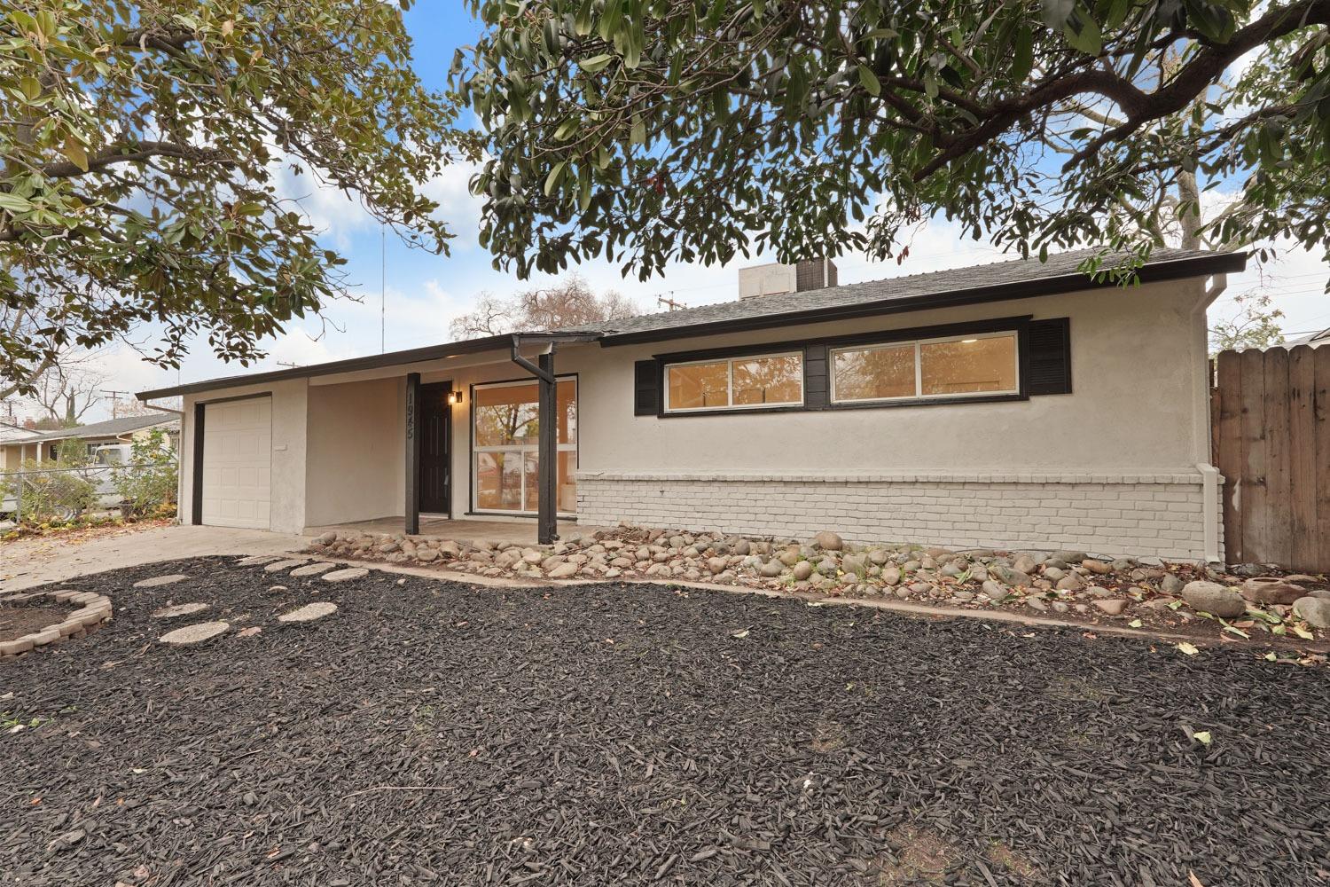1945 Edwin Way