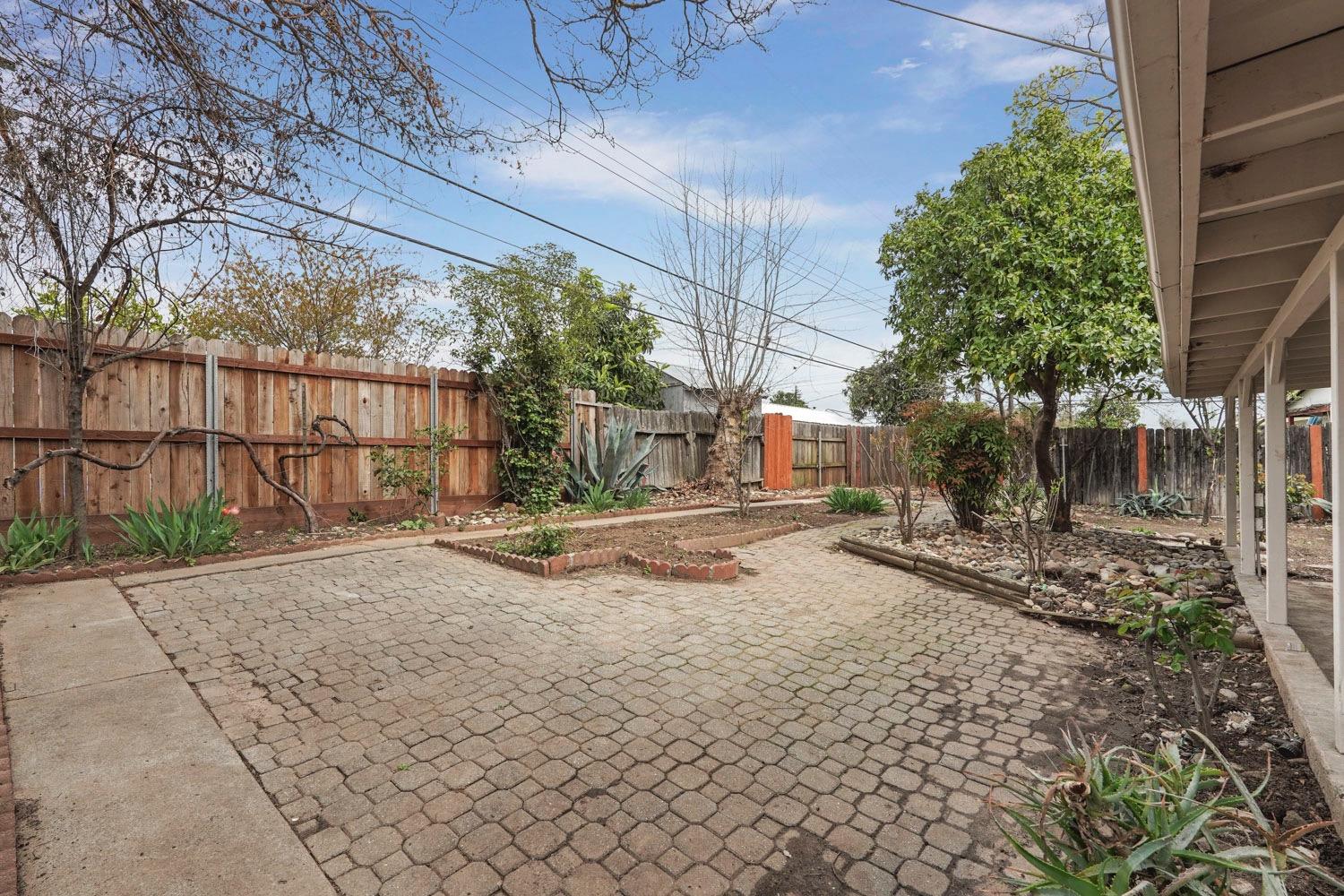 1945 Edwin Way