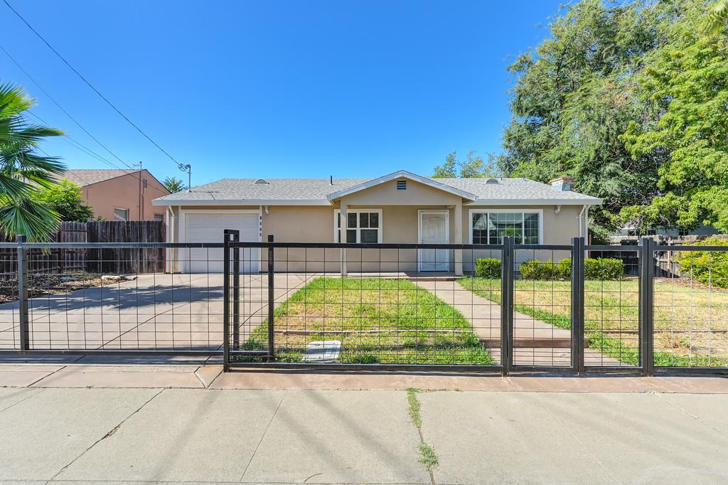 1025 Alamos Avenue