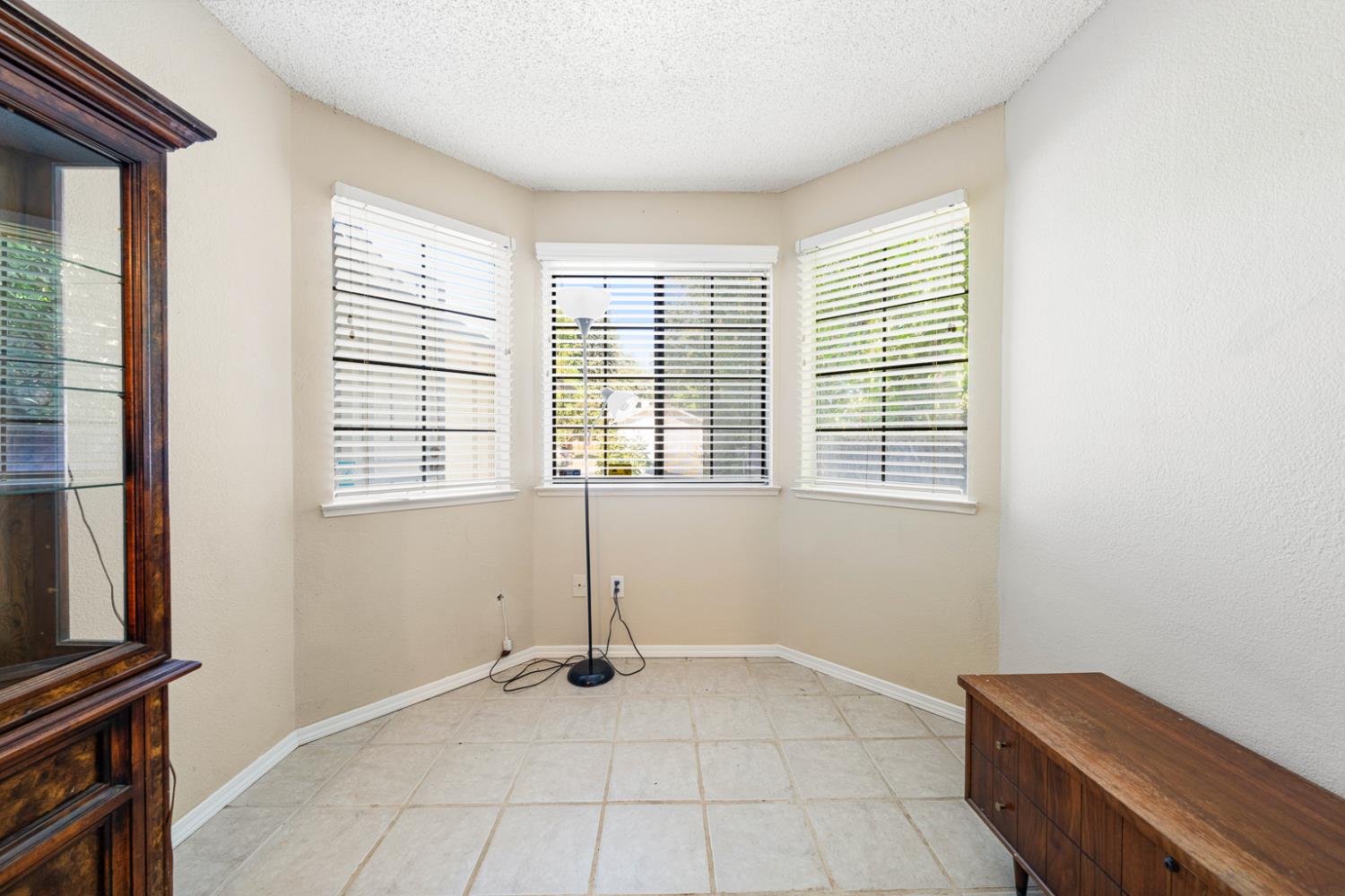 10 Shady Lake Court