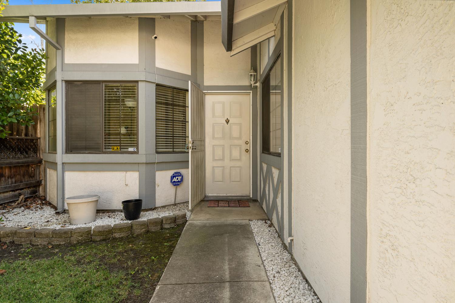 10 Shady Lake Court