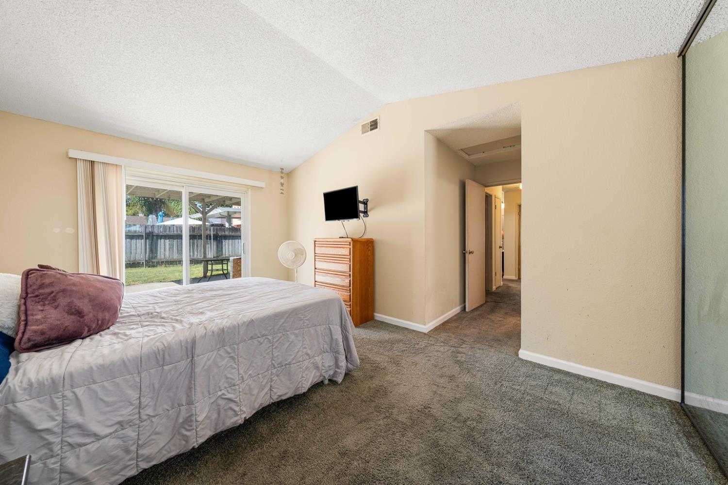 10 Shady Lake Court