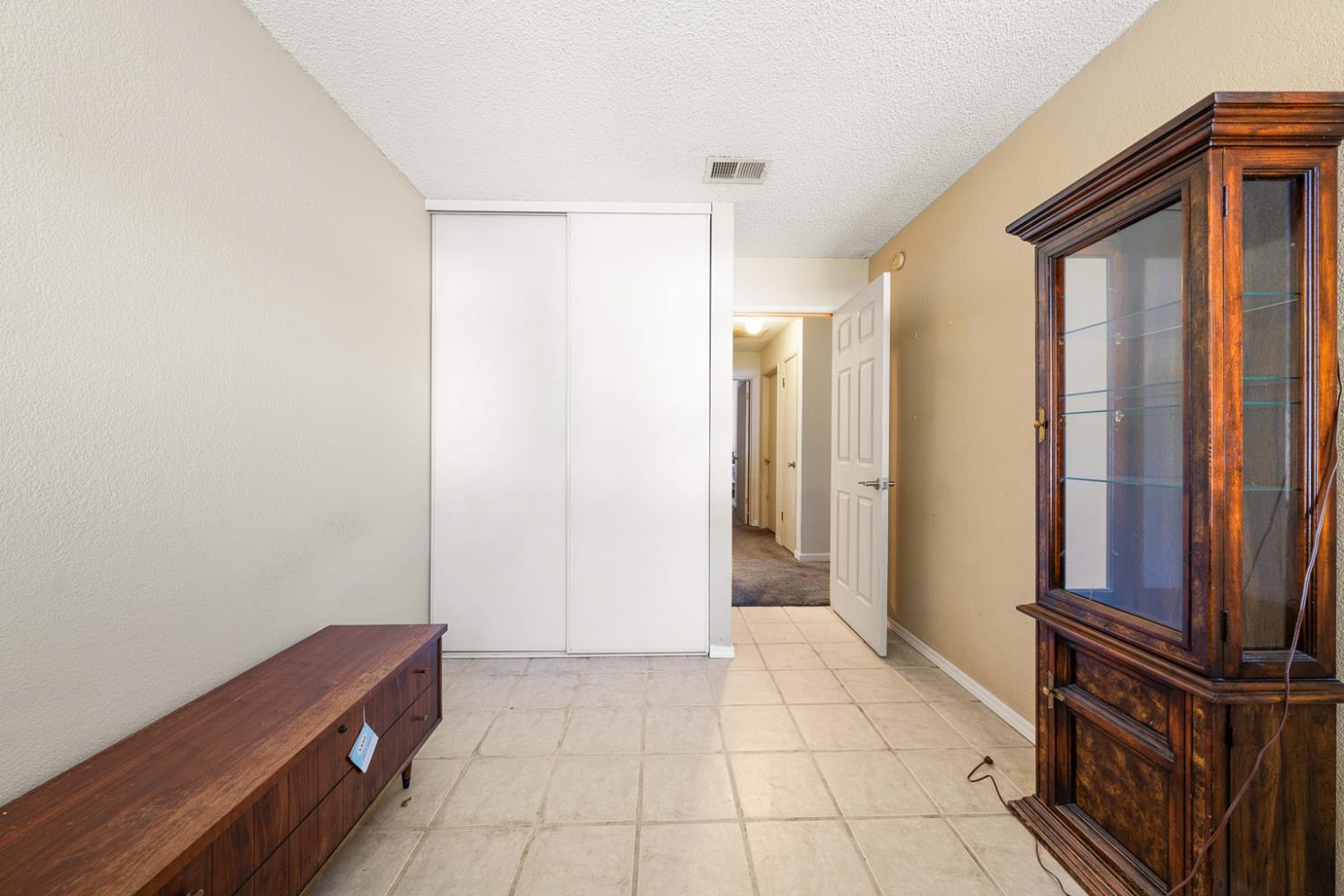10 Shady Lake Court