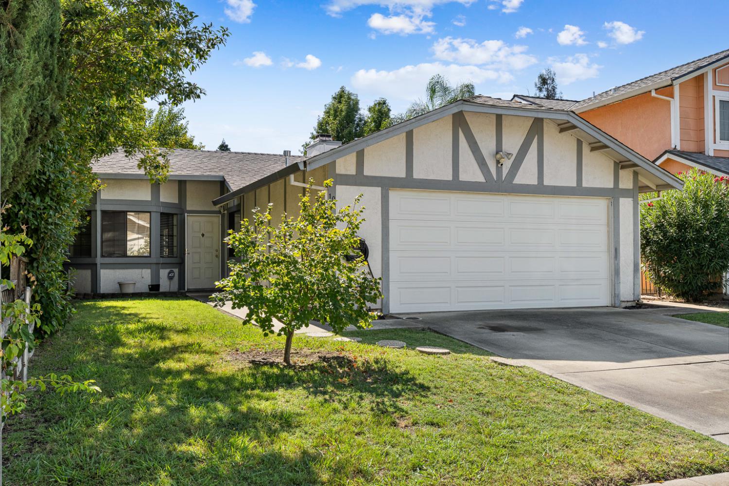 10 Shady Lake Court