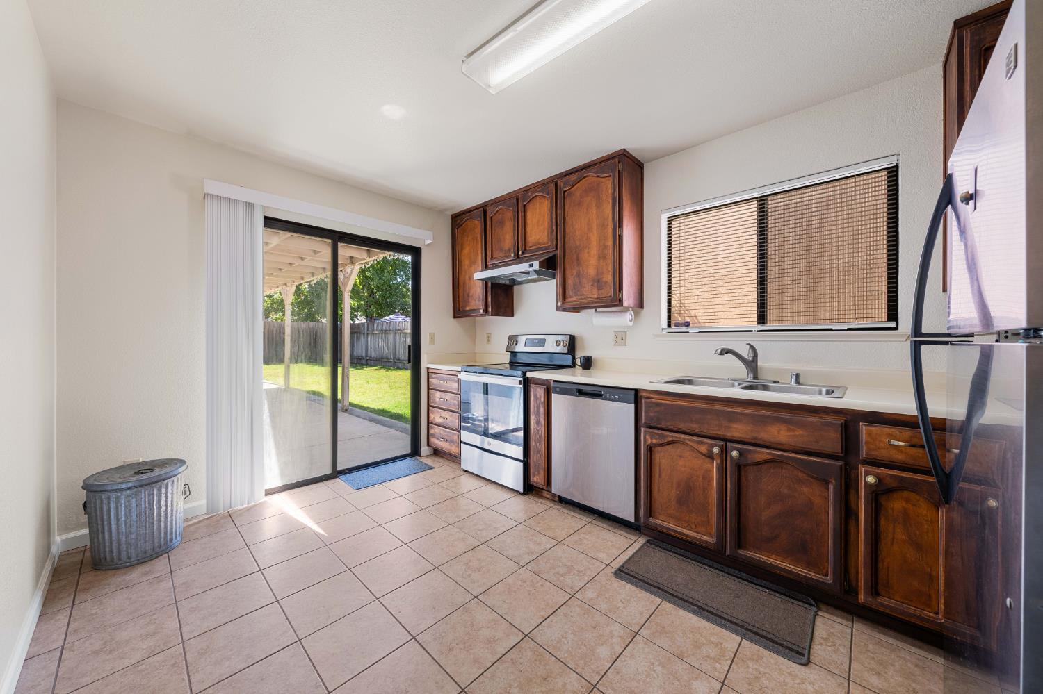 10 Shady Lake Court