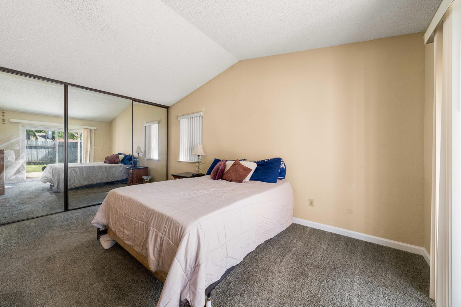 10 Shady Lake Court