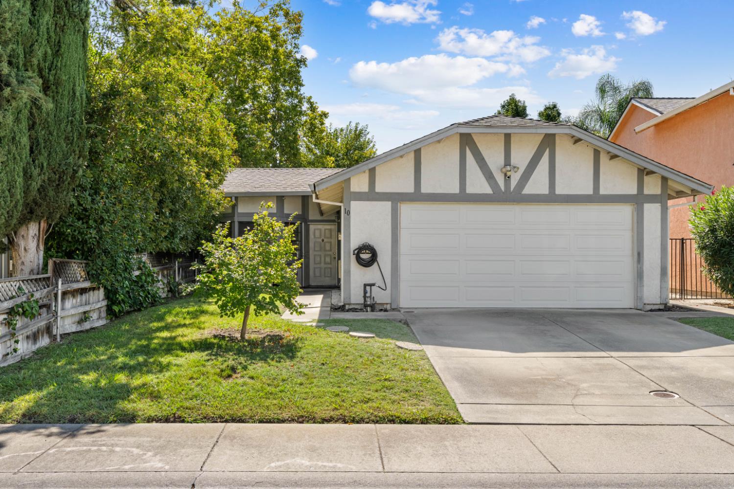 10 Shady Lake Court