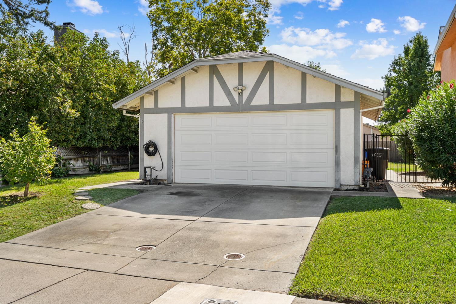 10 Shady Lake Court