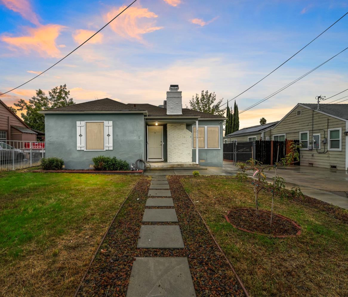 2559 Norwood Avenue