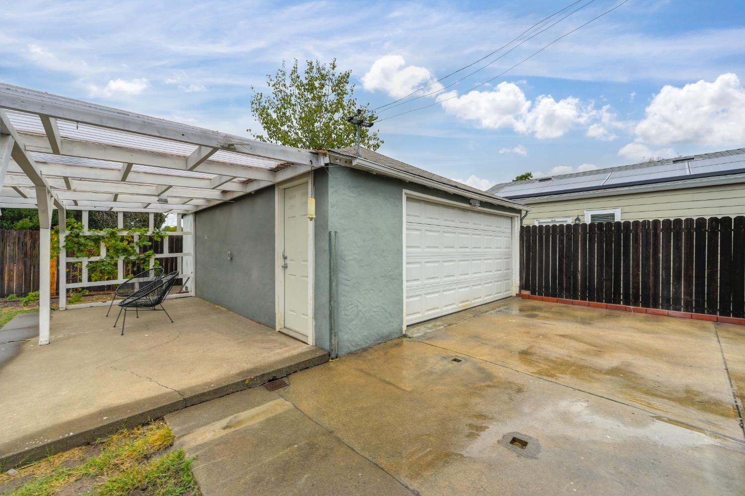 2559 Norwood Avenue