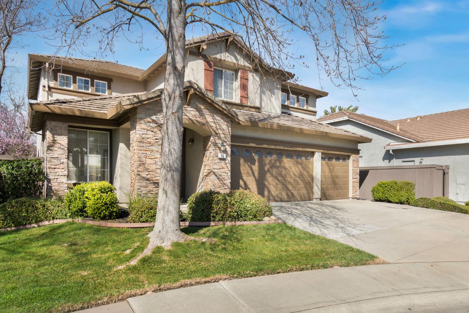 36 Holden Court