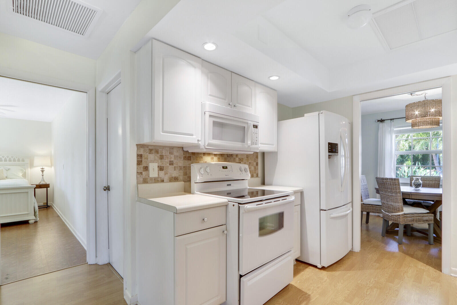 8574 SE Seagrape Way