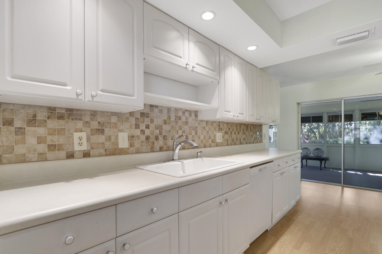 8574 SE Seagrape Way