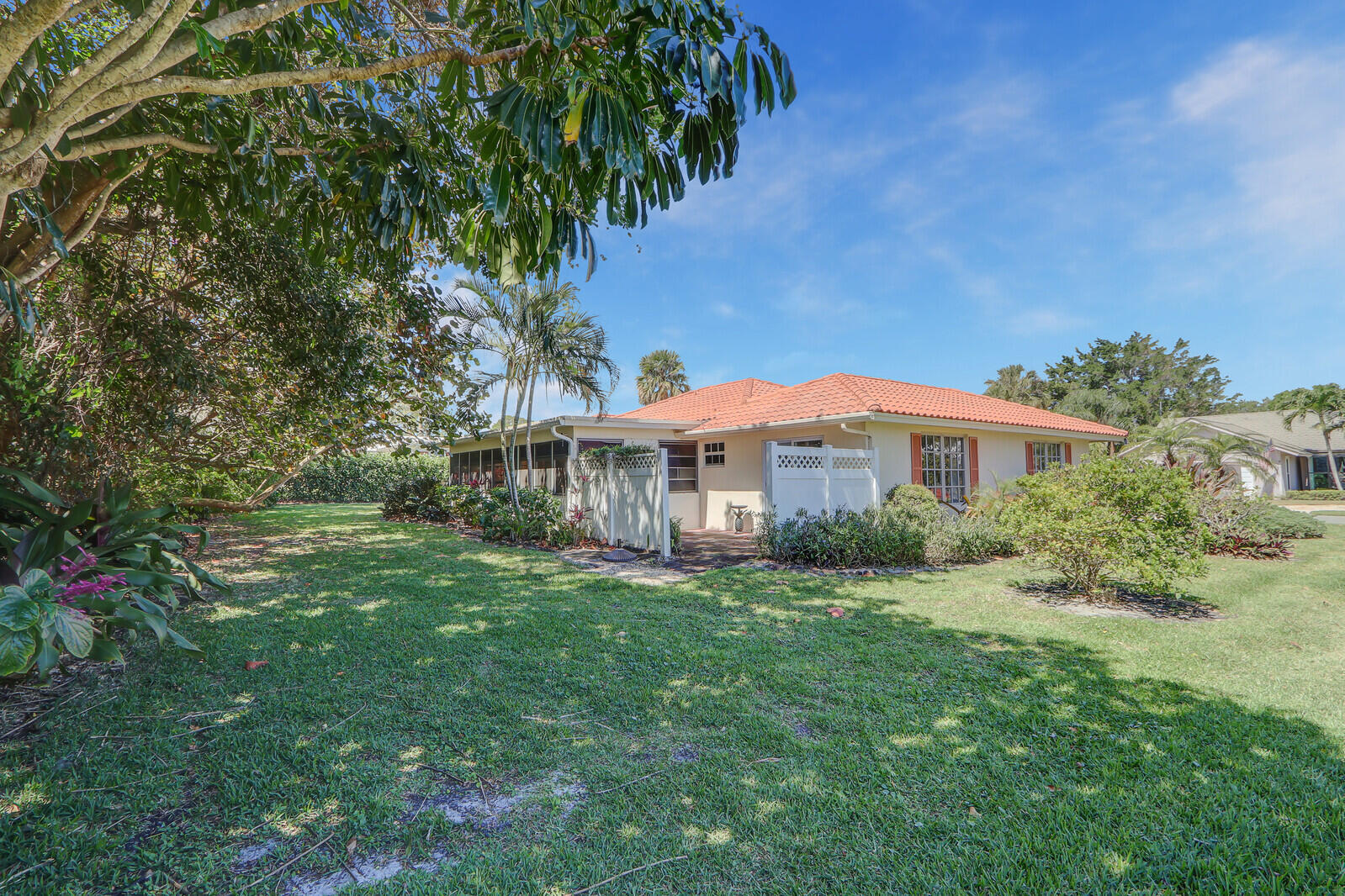 8574 SE Seagrape Way