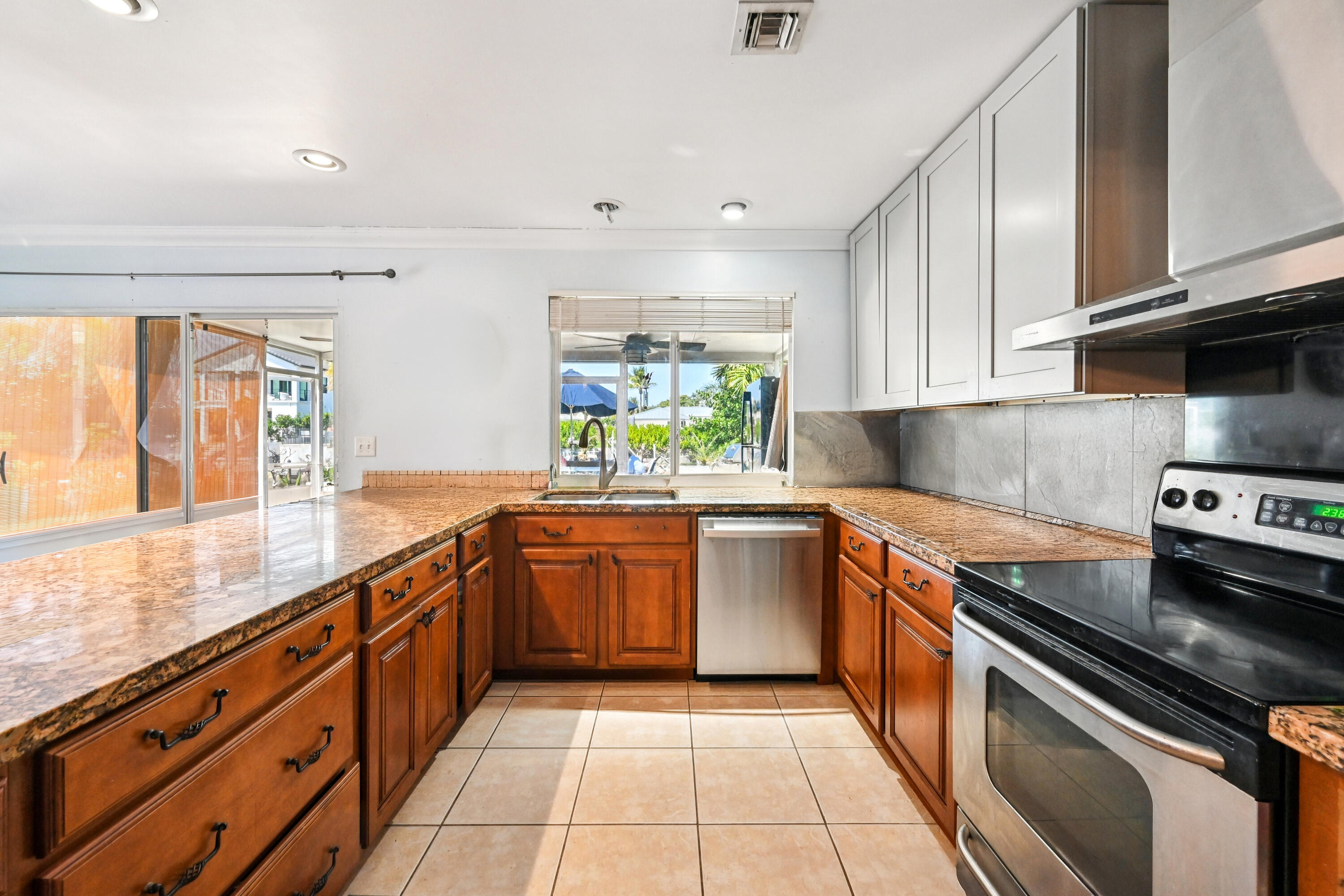 605 Inlet Road