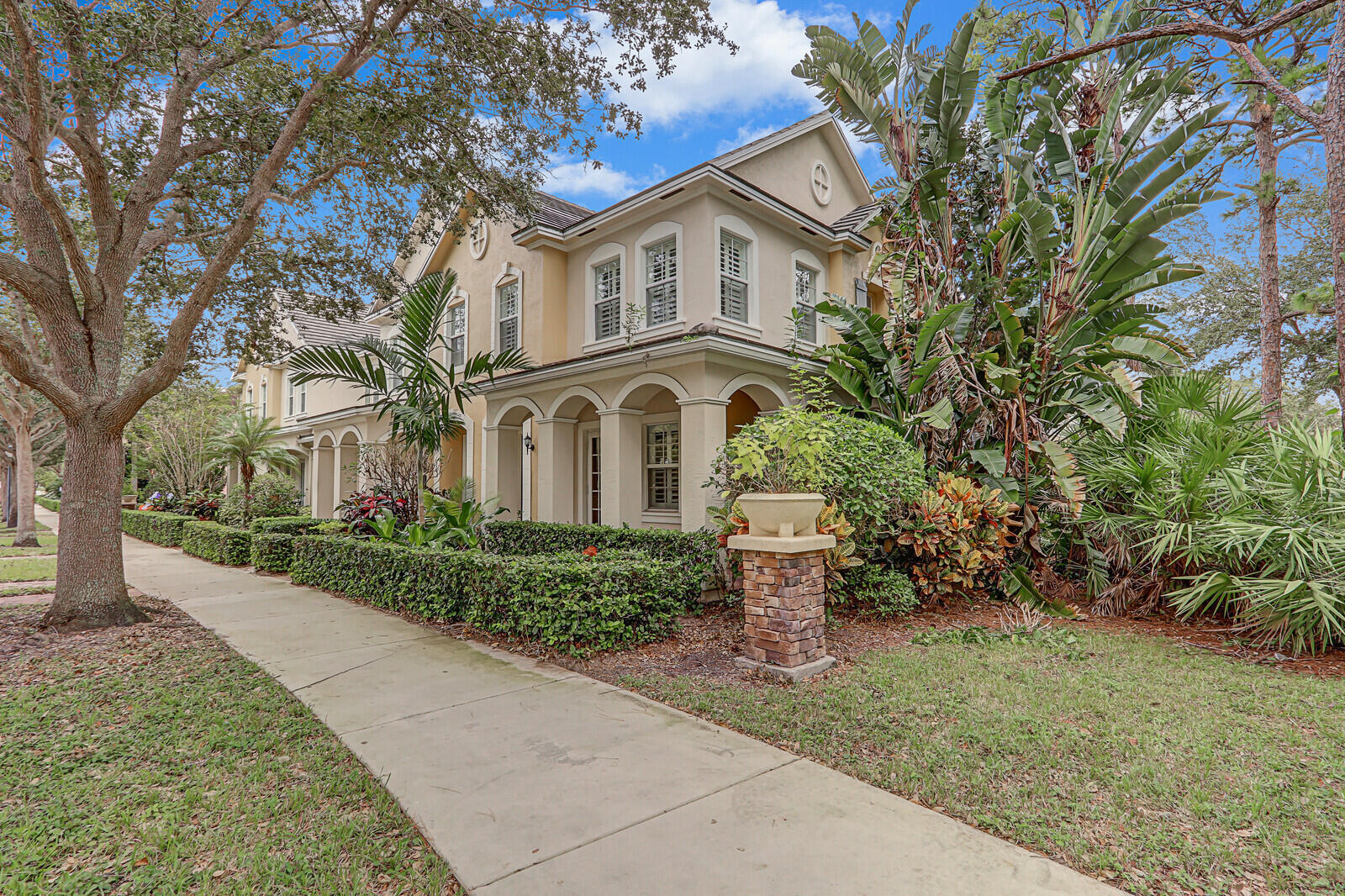 709 Dakota Drive