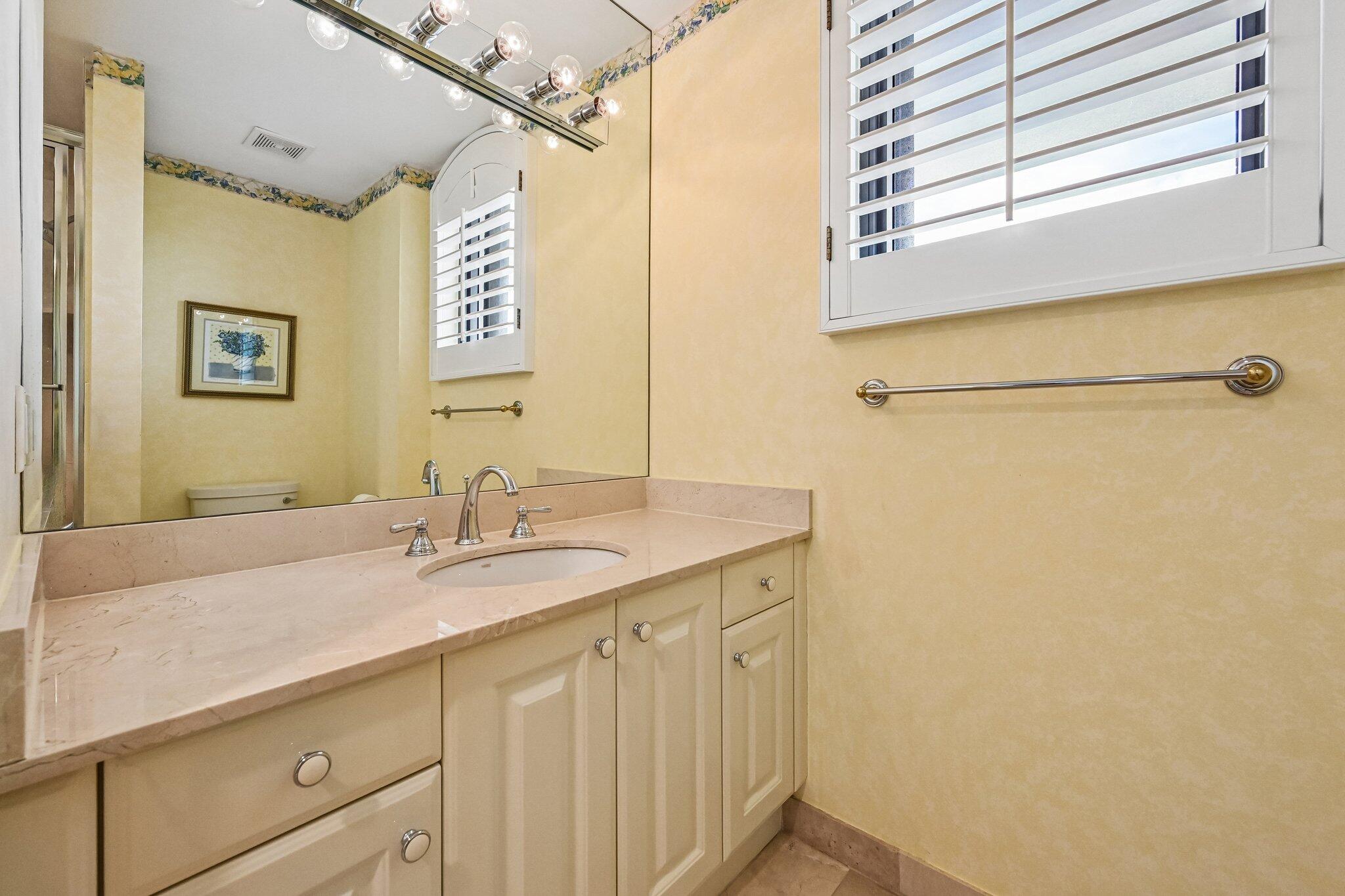 800 Ocean Drive 1105