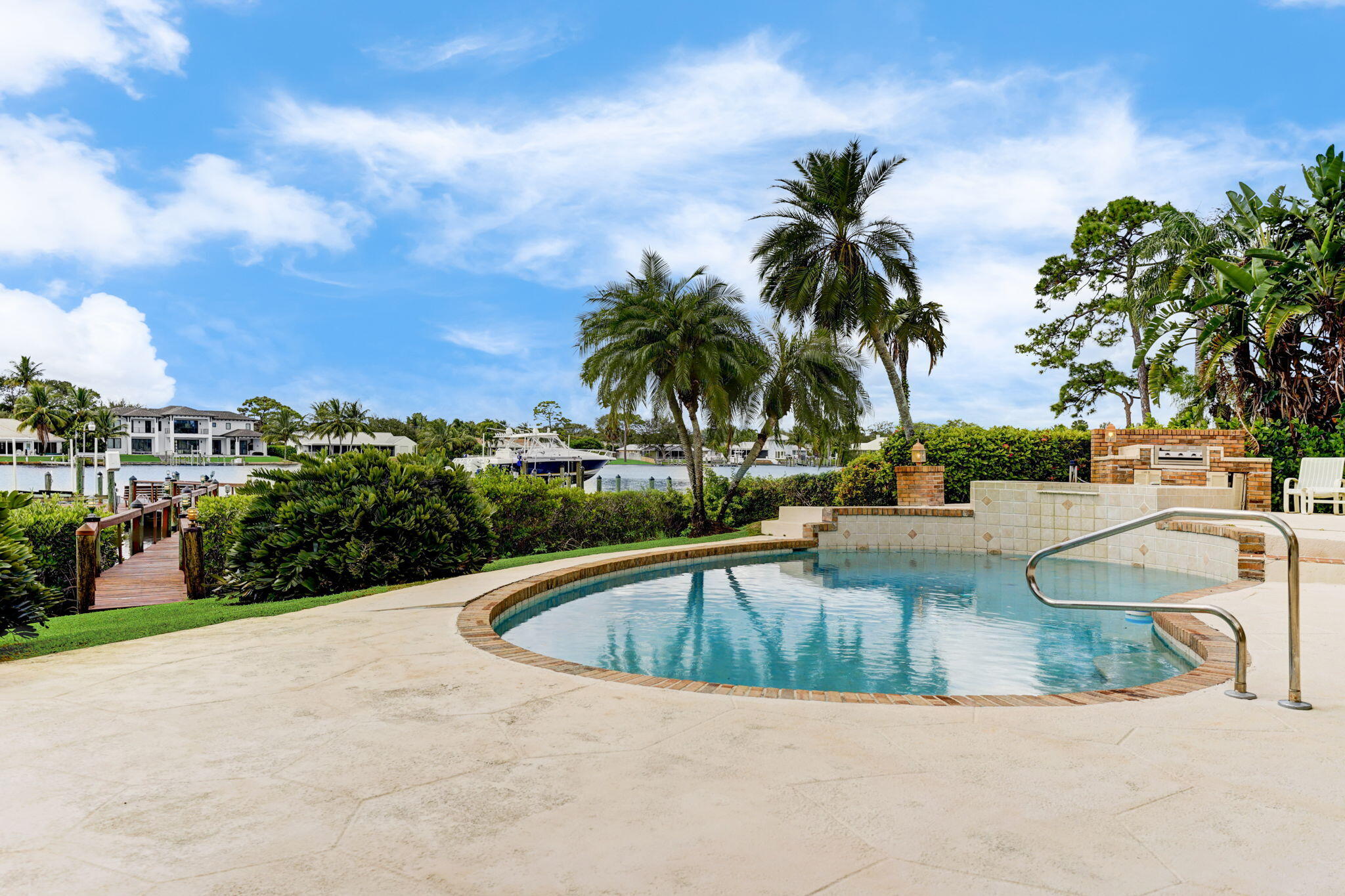 18761 SE River Ridge Road