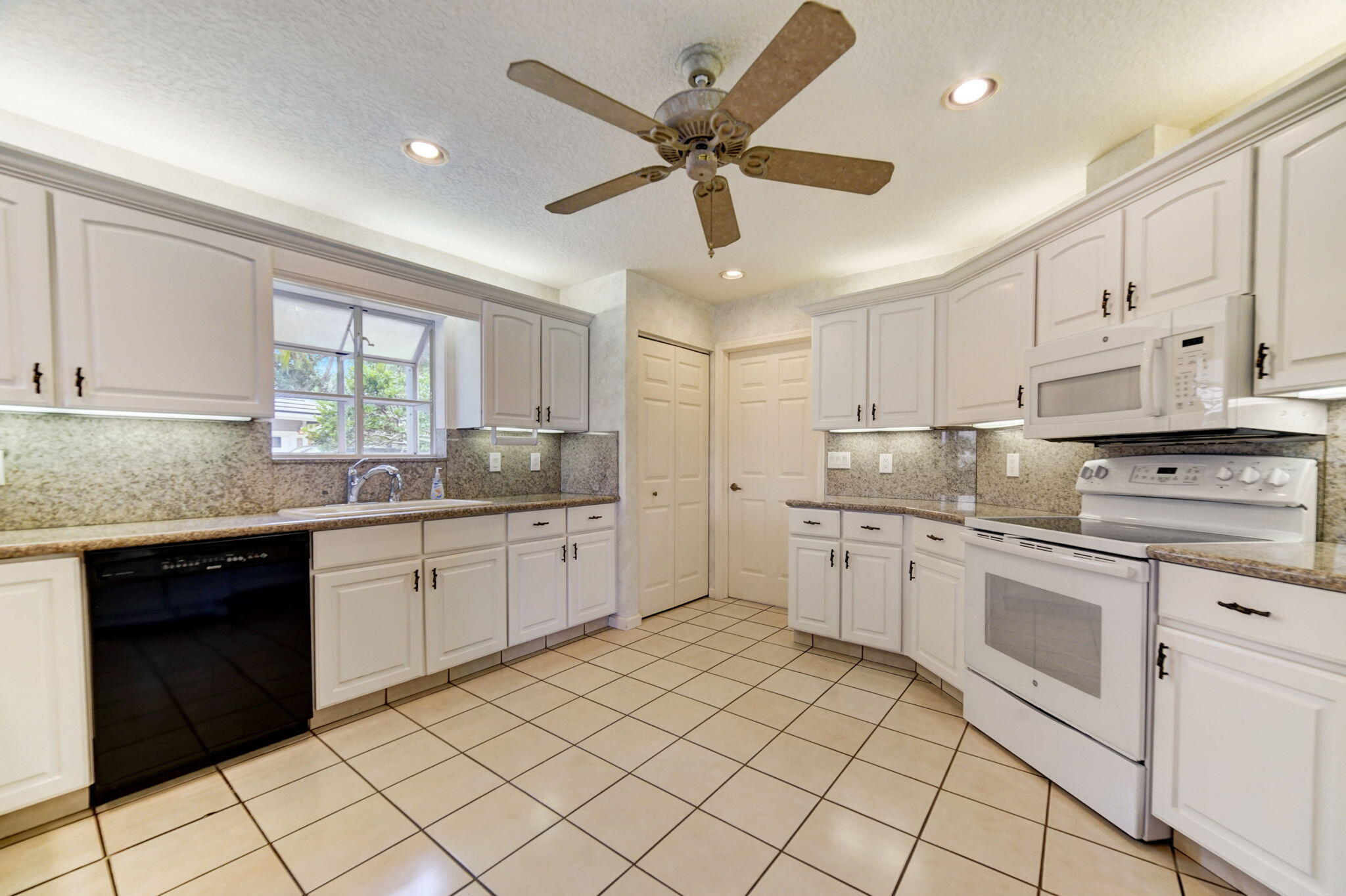 18761 SE River Ridge Road