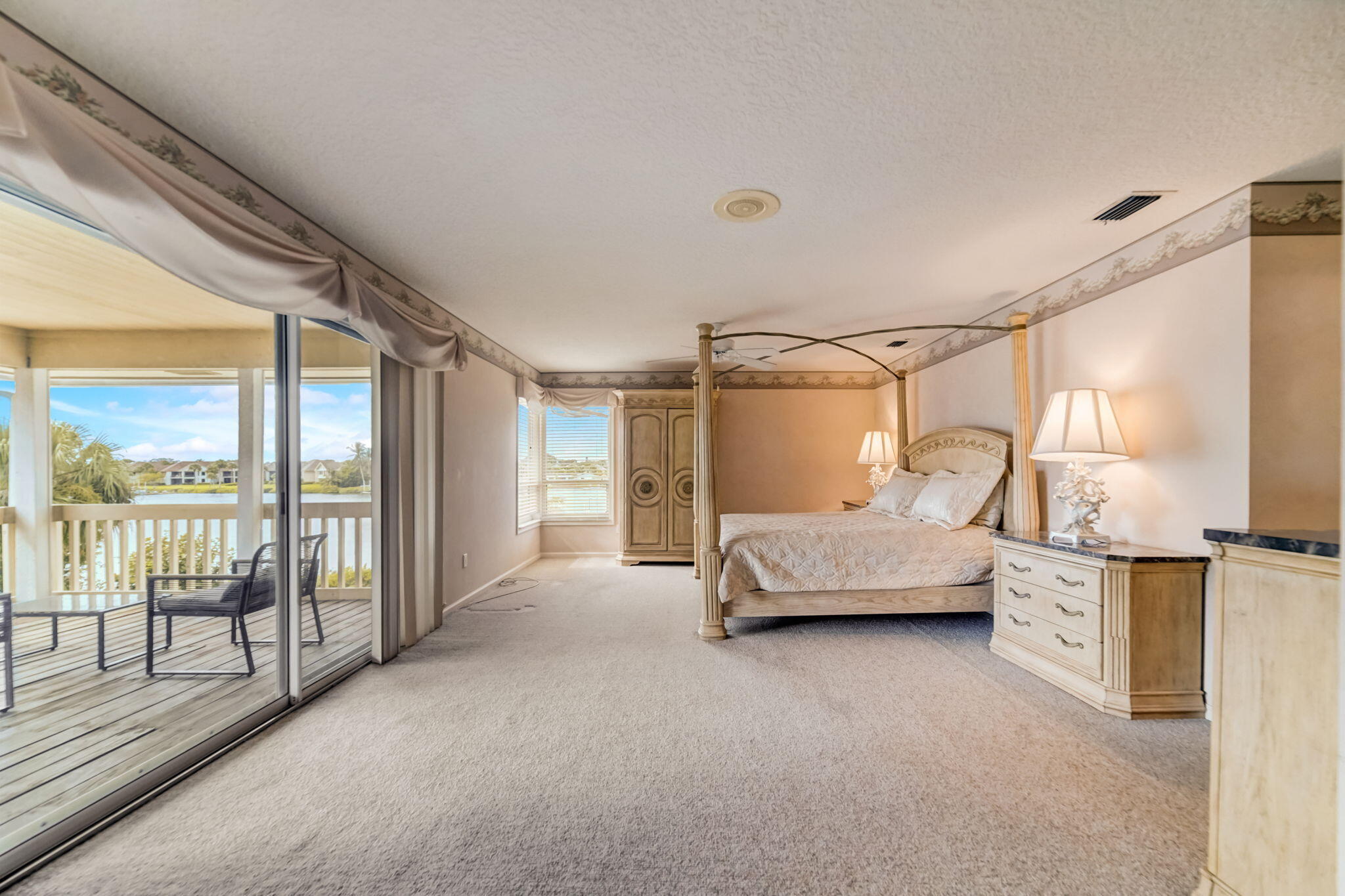 18761 SE River Ridge Road