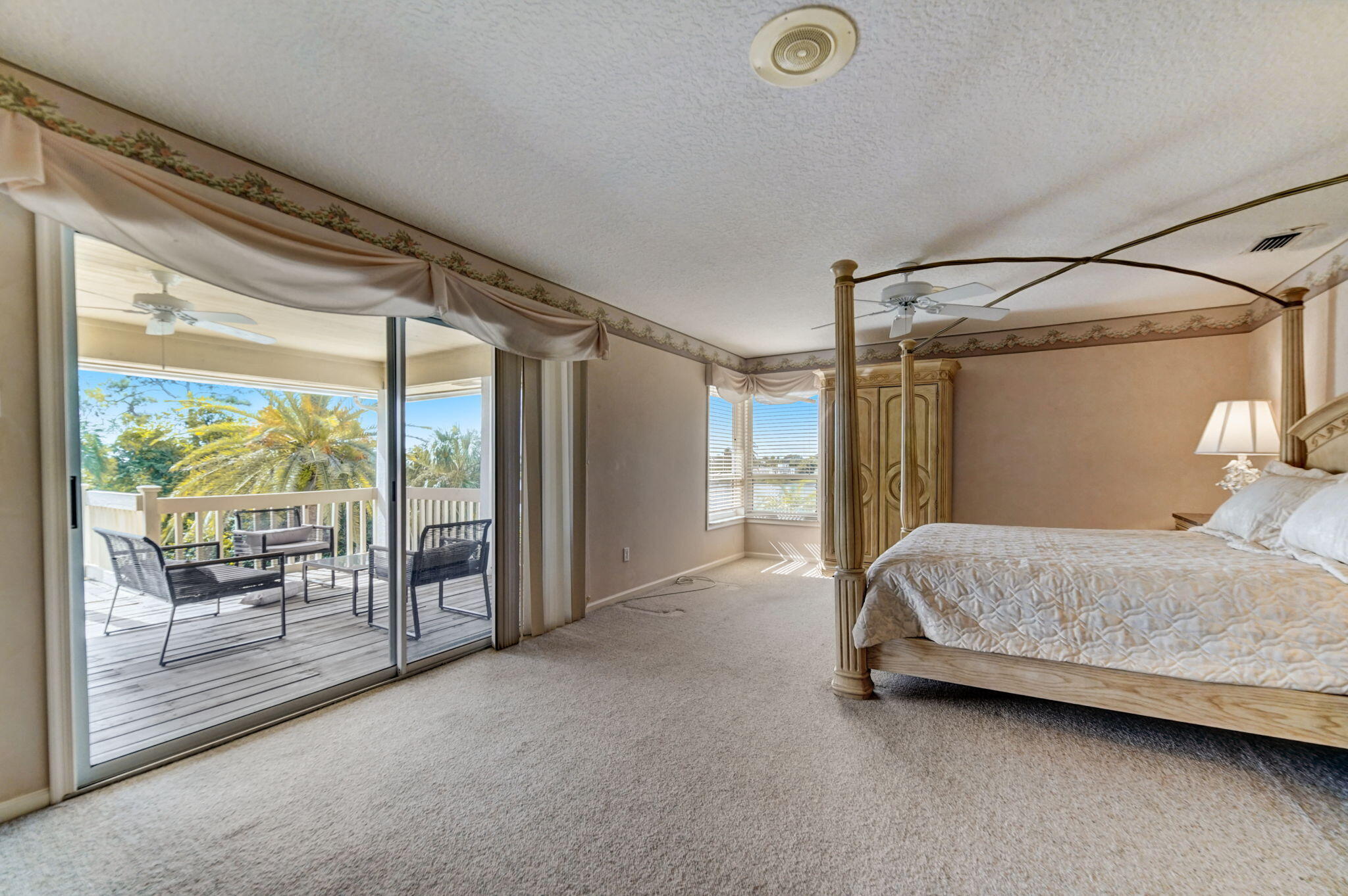 18761 SE River Ridge Road