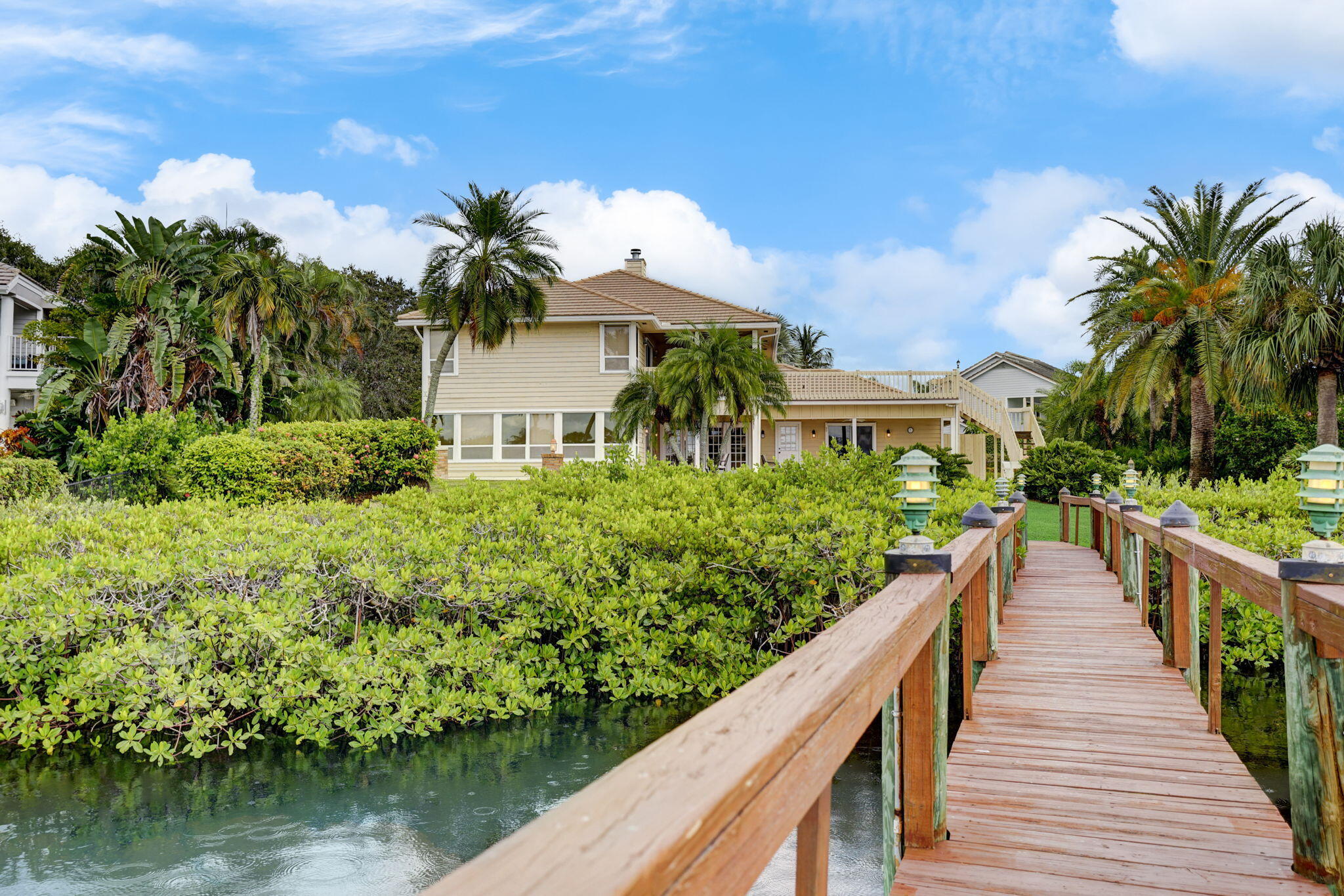 18761 SE River Ridge Road