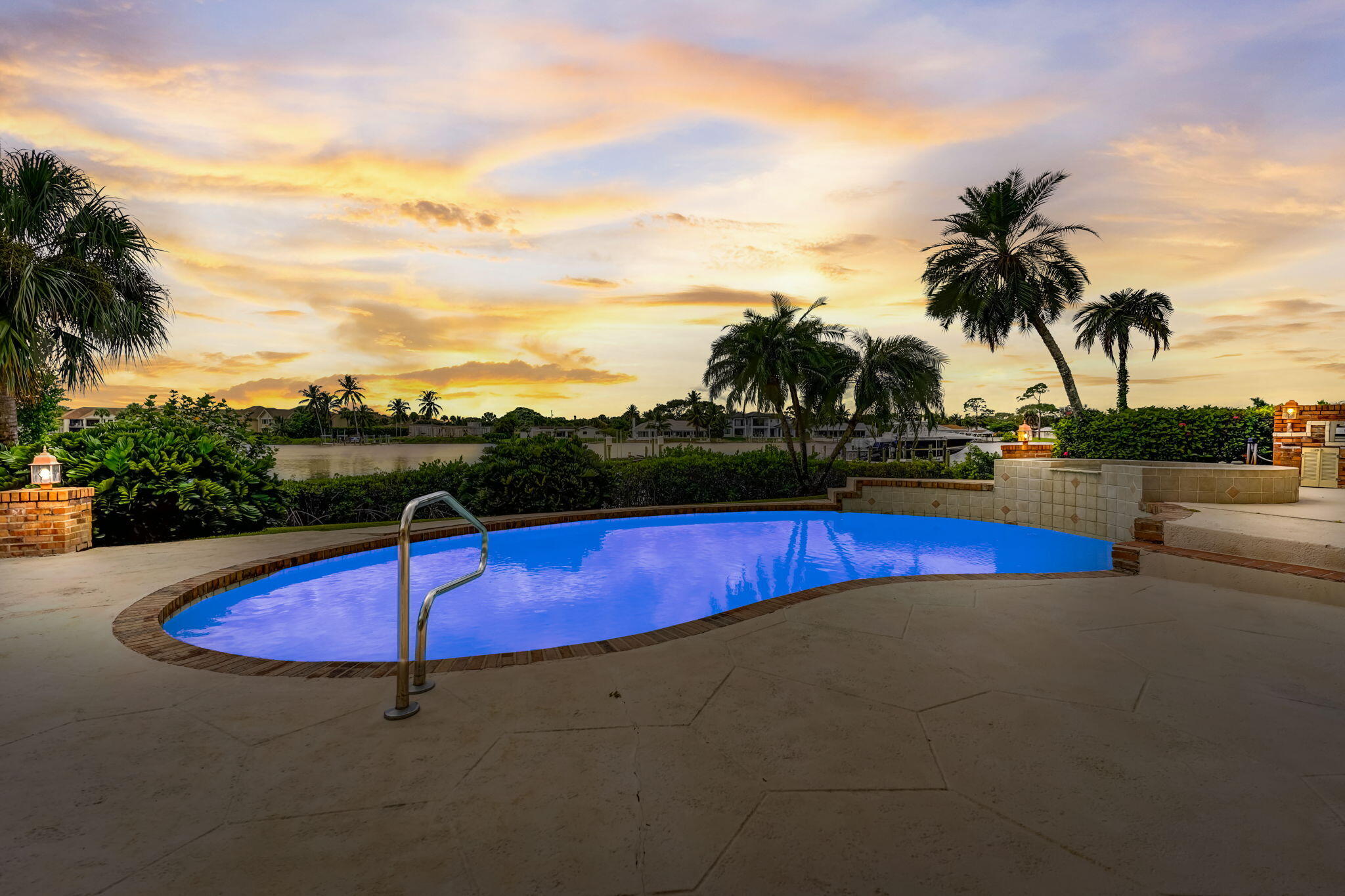 18761 SE River Ridge Road