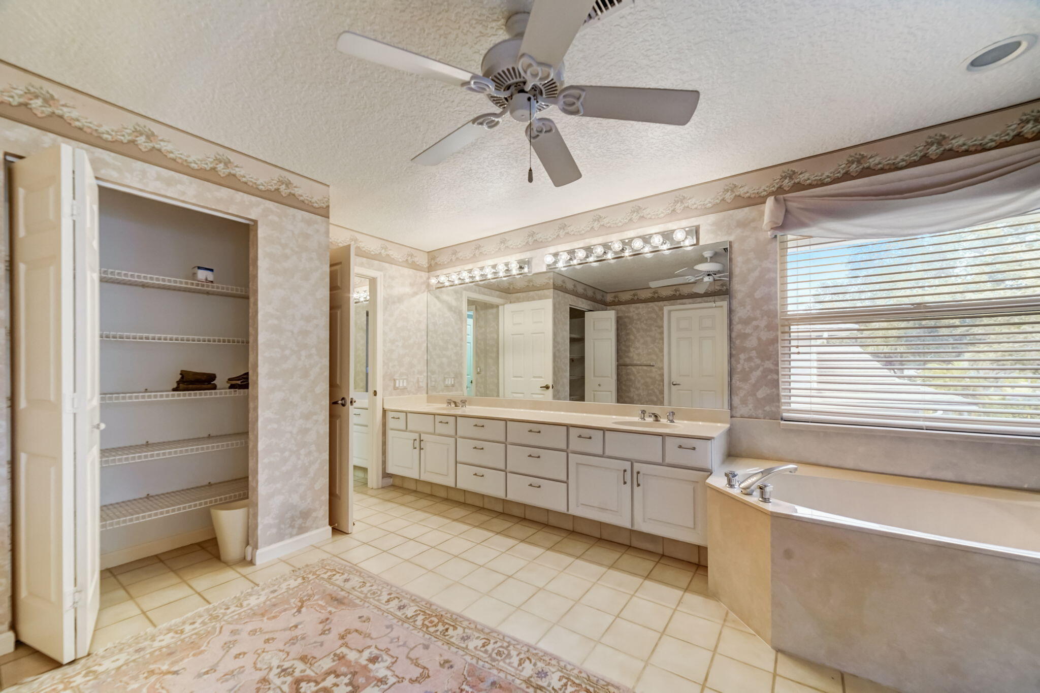 18761 SE River Ridge Road