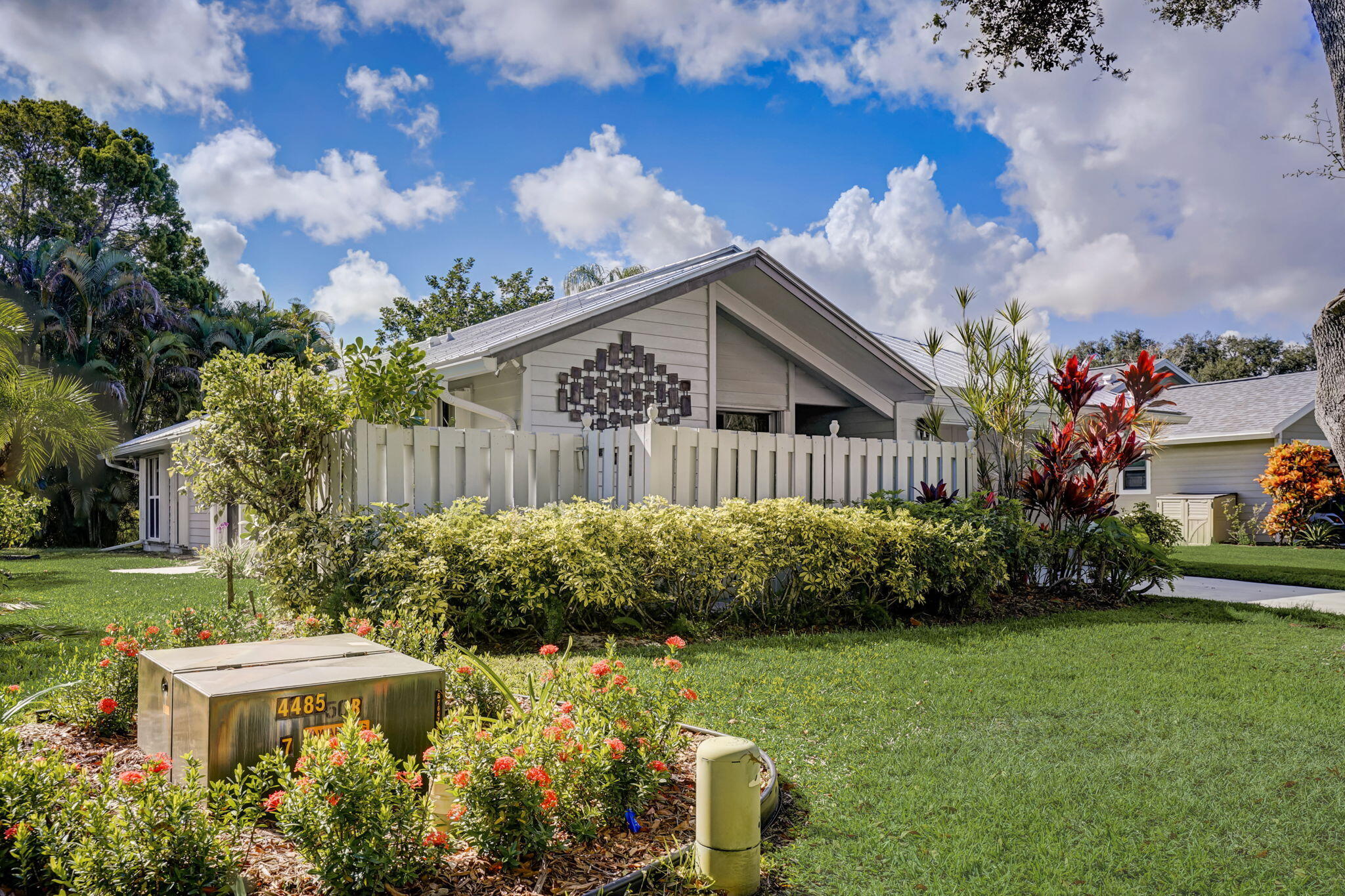 8920 SE Eaglewood Way