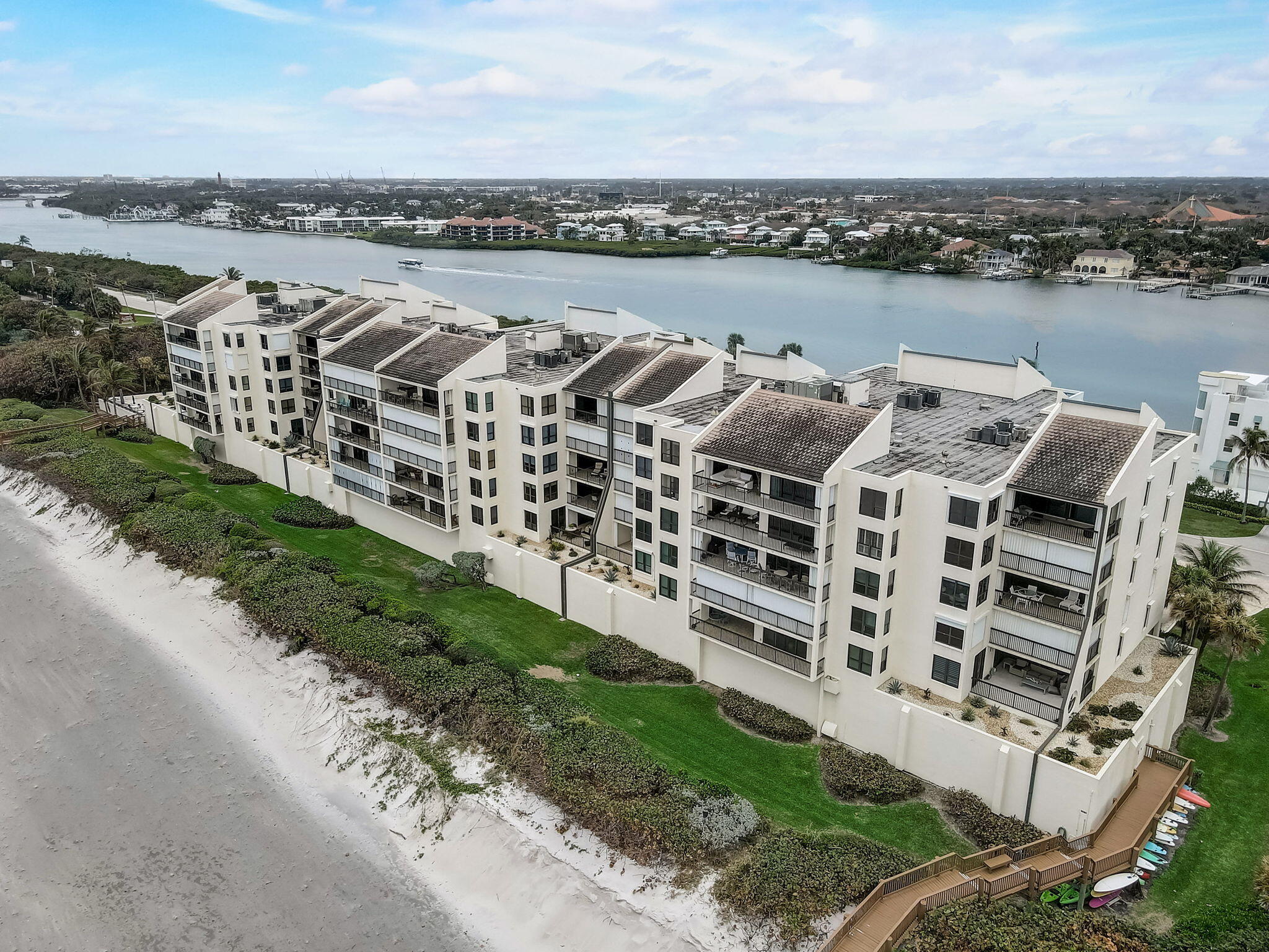 19670 Beach Road C513