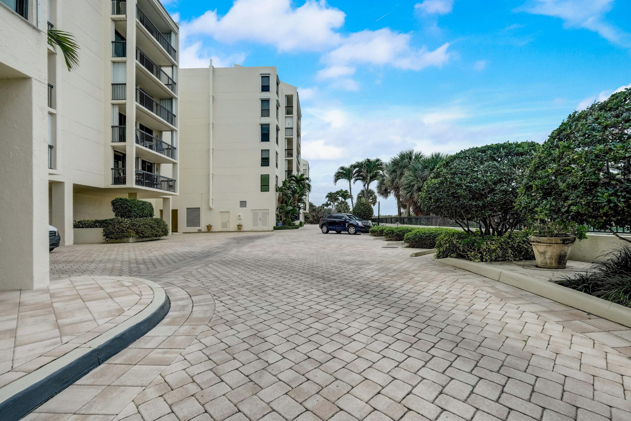 19670 Beach Road C513