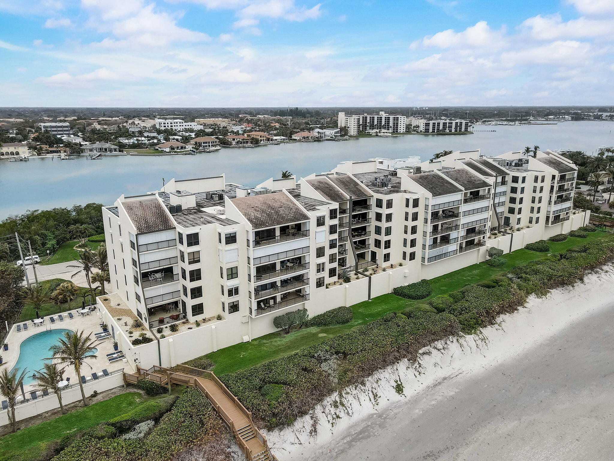 19670 Beach Road C513