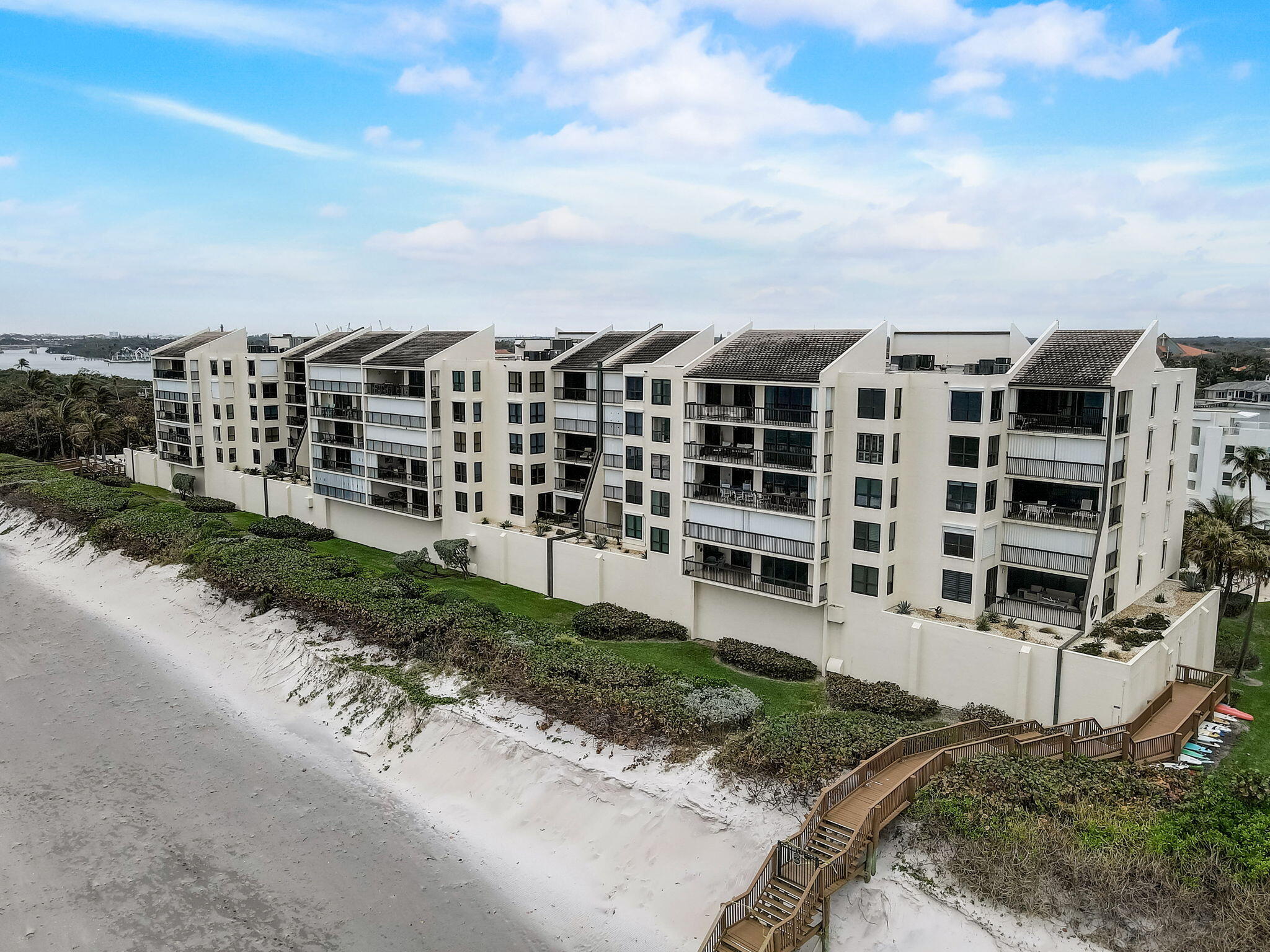 19670 Beach Road C513