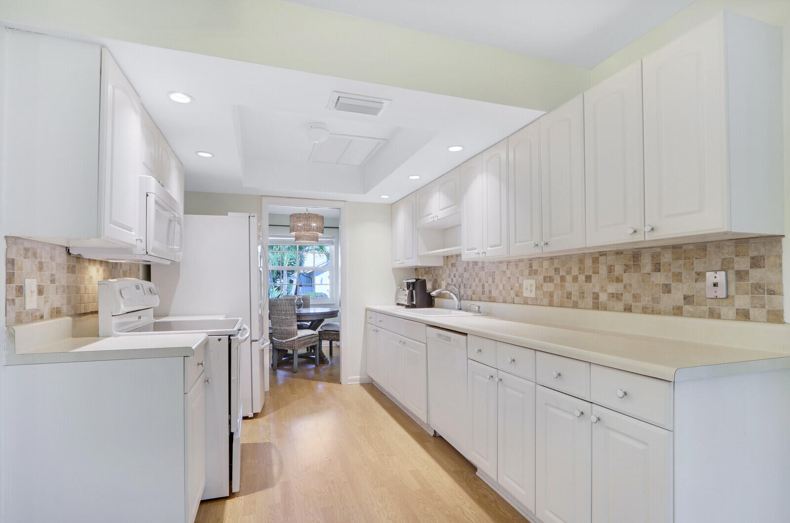 8574 SE Seagrape Way