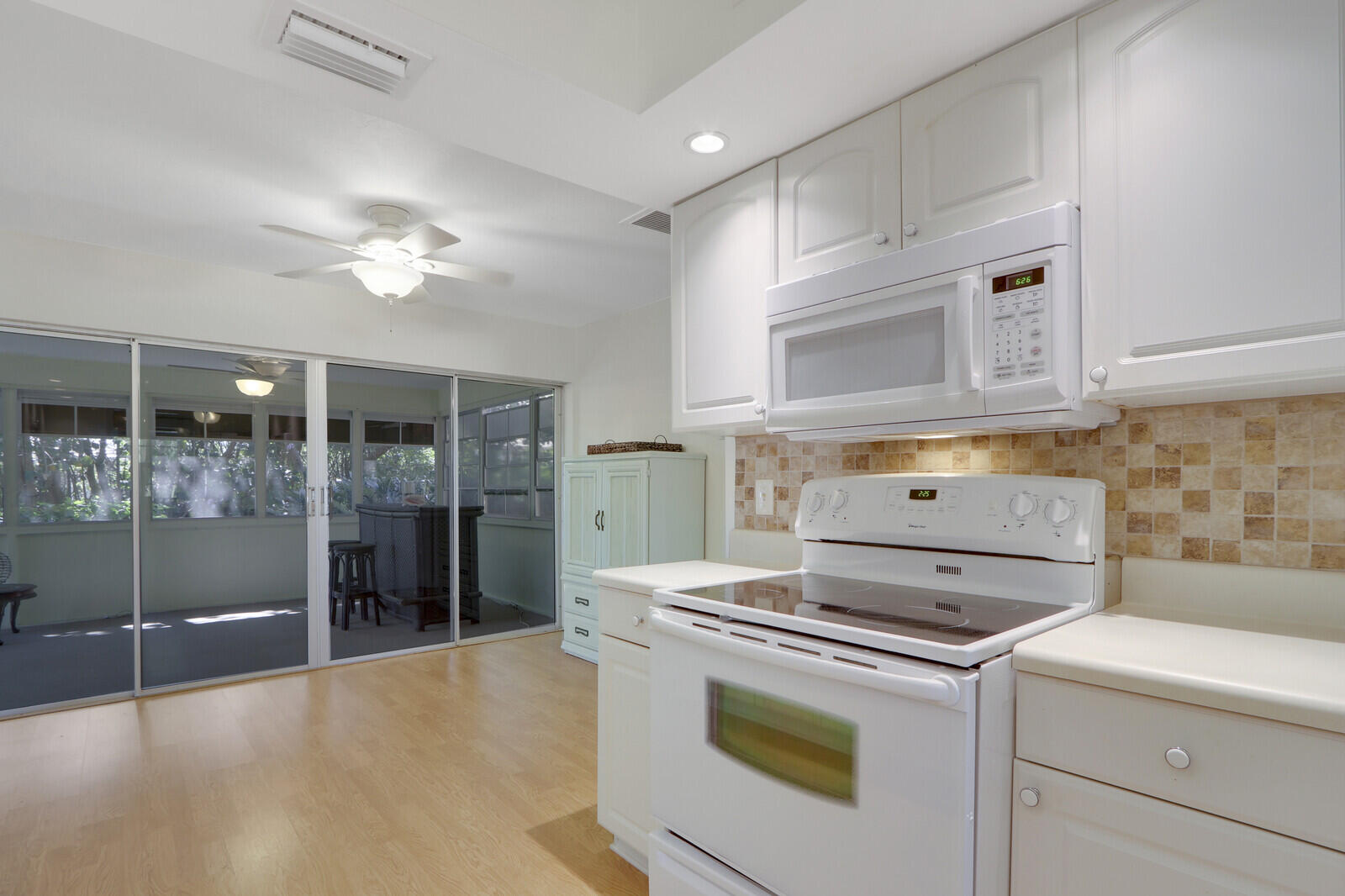 8574 SE Seagrape Way