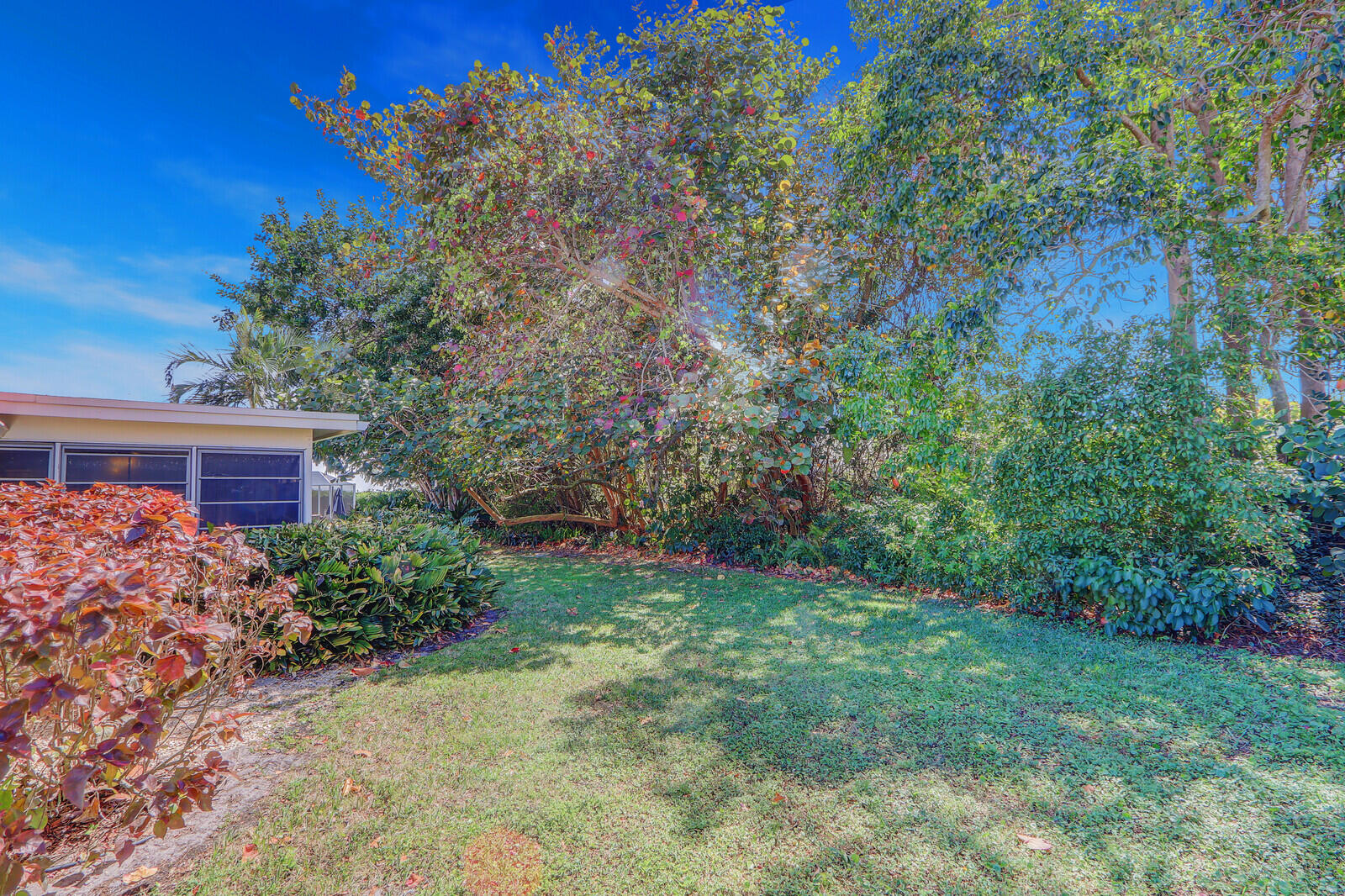 8574 SE Seagrape Way