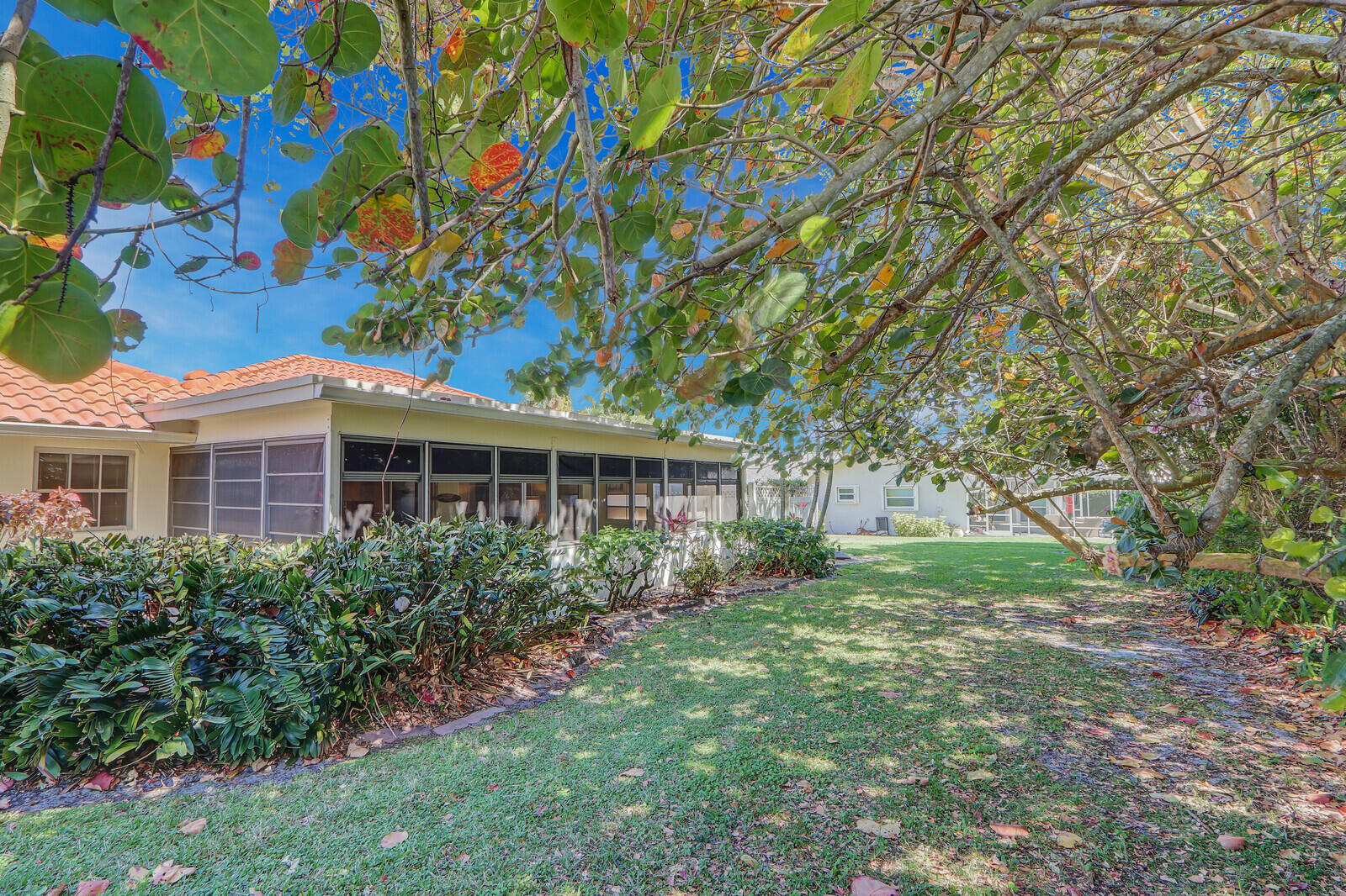 8574 SE Seagrape Way