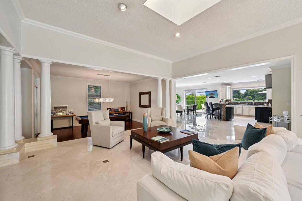 257 N Country Club Drive