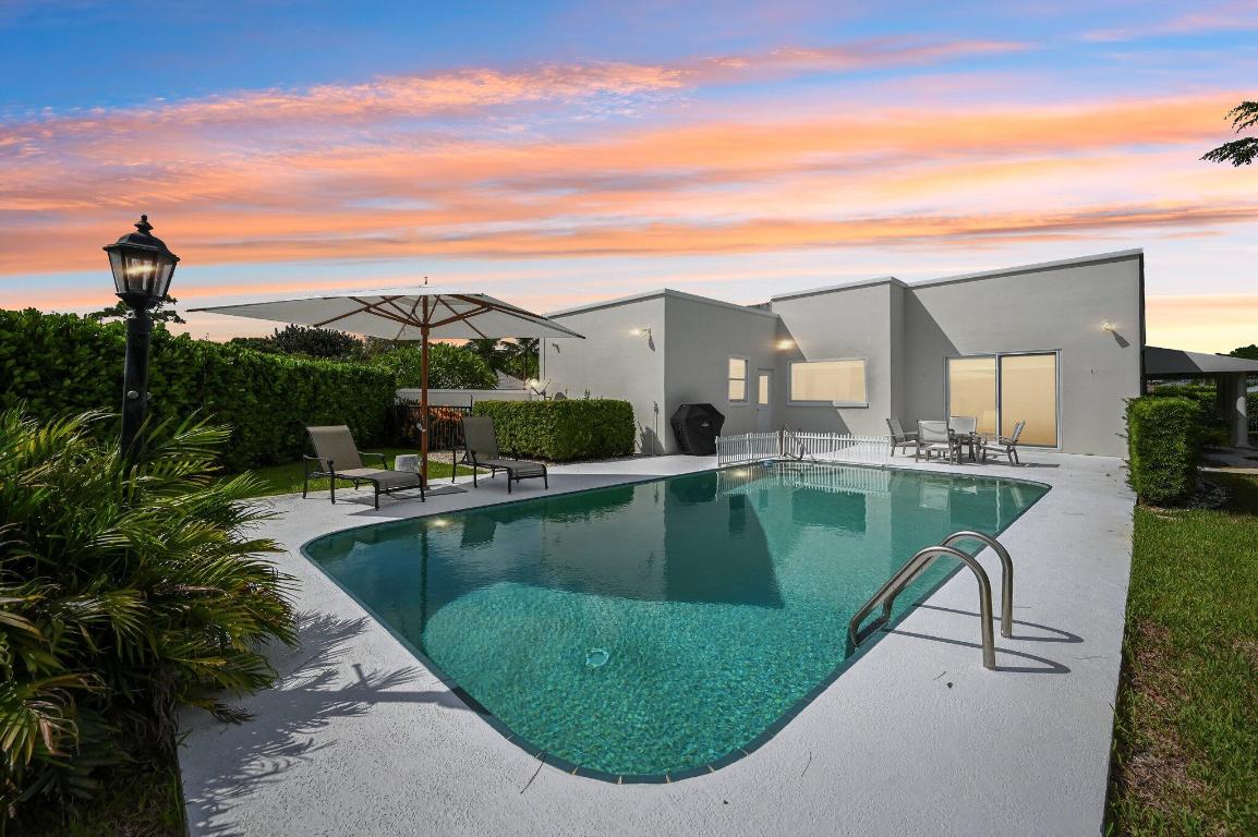 257 N Country Club Drive