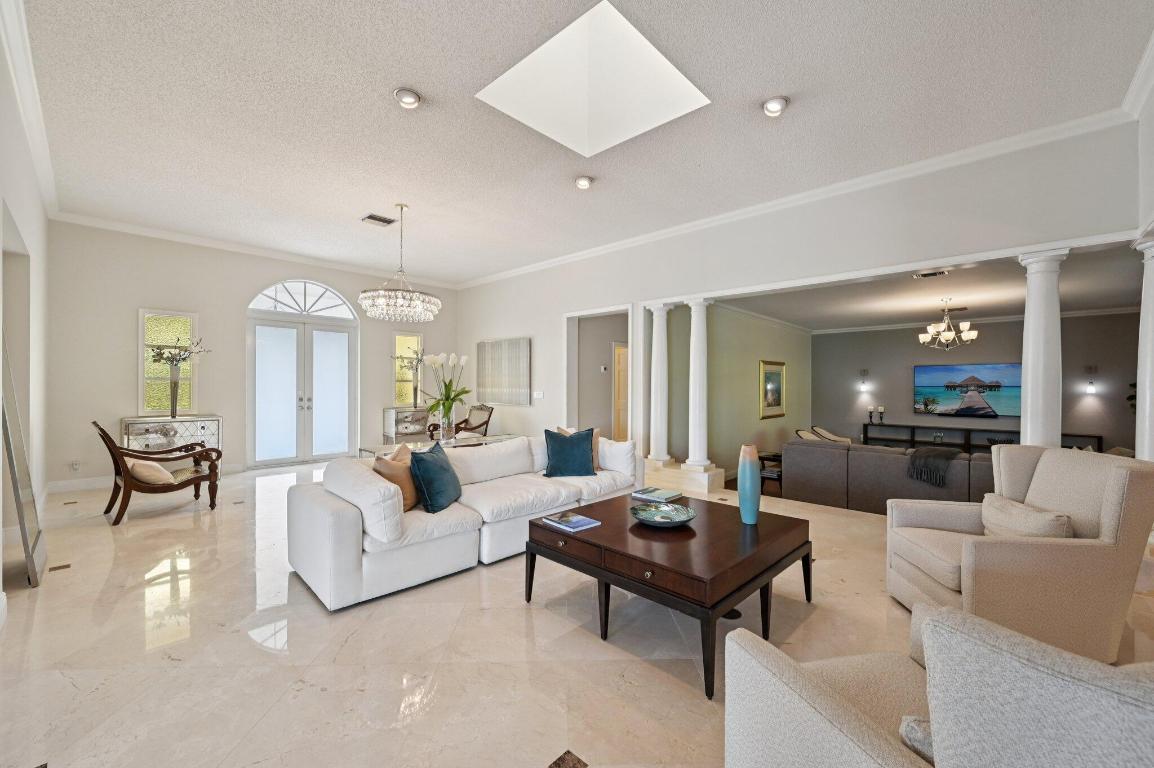 257 N Country Club Drive